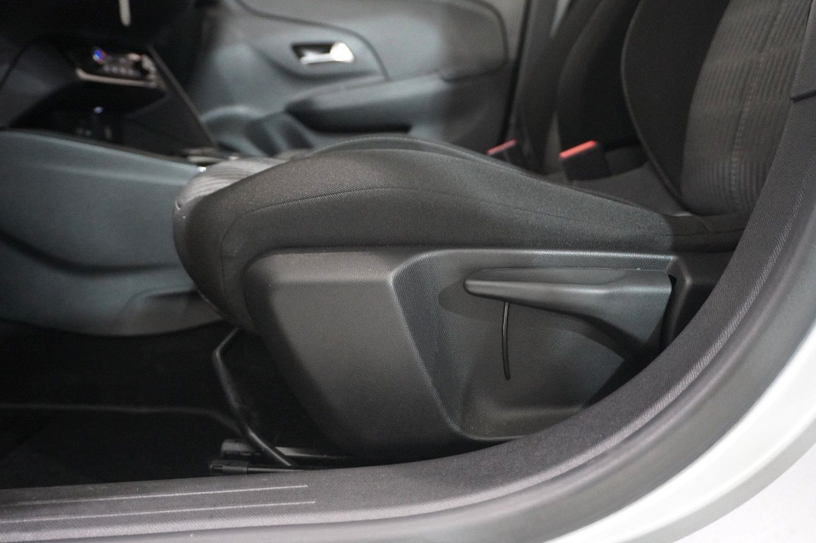 Fahrzeugabbildung Opel Corsa F 1.2T EDITION AT NAVI/LED/SPORT/TEMP/DAB+