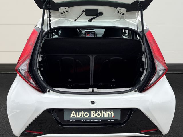 Toyota Aygo x-play club KameraKlimaAppleCarPlayTemp
