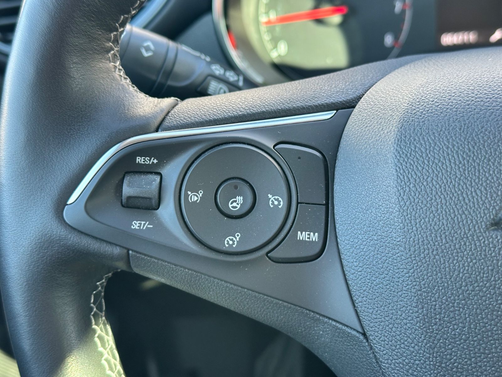 Fahrzeugabbildung Opel Crossland Elegance Kamera*Sitzh.*Frontsch.beheiz
