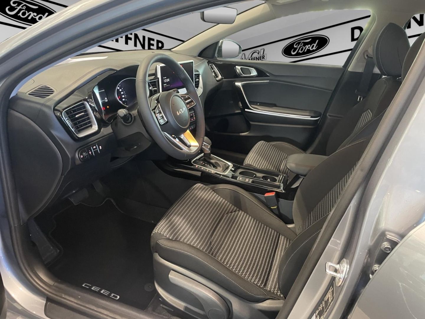 Fahrzeugabbildung Kia Ceed Ultimate SpurhalteASS Tempomat totWinkelASS