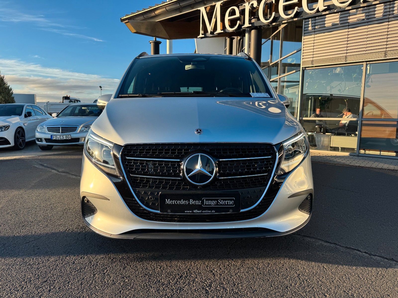 Fahrzeugabbildung Mercedes-Benz V 250 d STYLE DISTRONIC MULTIBEAM elektr Türen