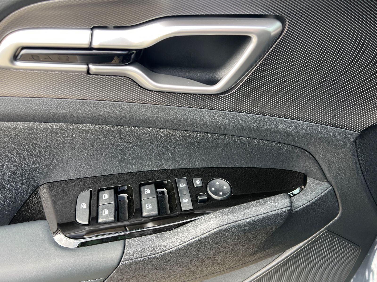 Fahrzeugabbildung Kia SPORTAGE 1.6T 48V 2WD DCT ULTIMATE EDITION