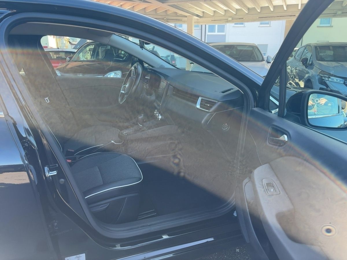 Fahrzeugabbildung Renault Clio INTENS E-TECH 140 Navi SHZ Kamera