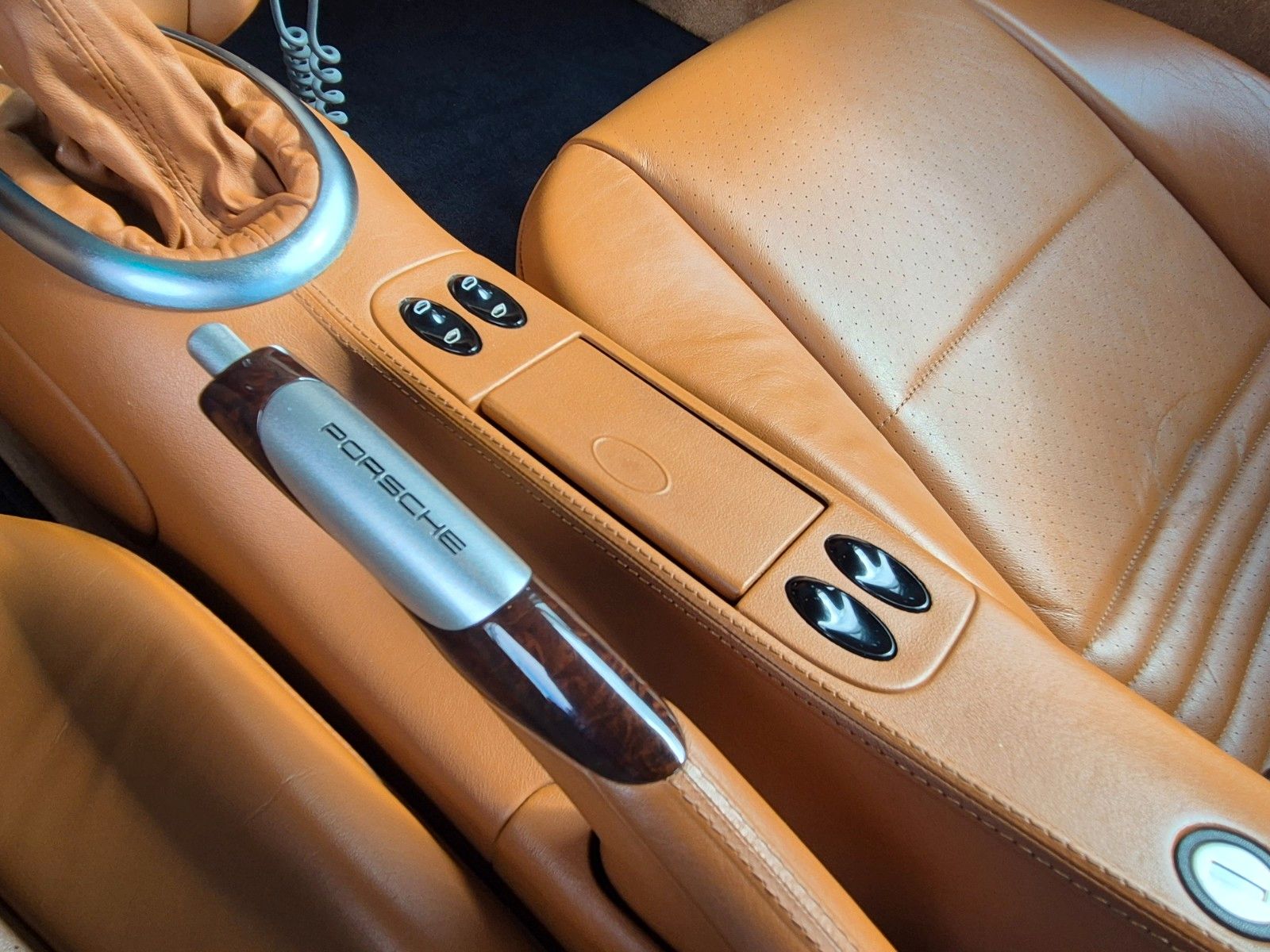 Fahrzeugabbildung Porsche 996 Carrera 4 /Nr. 358 von 911 Millennium/BRD/1A