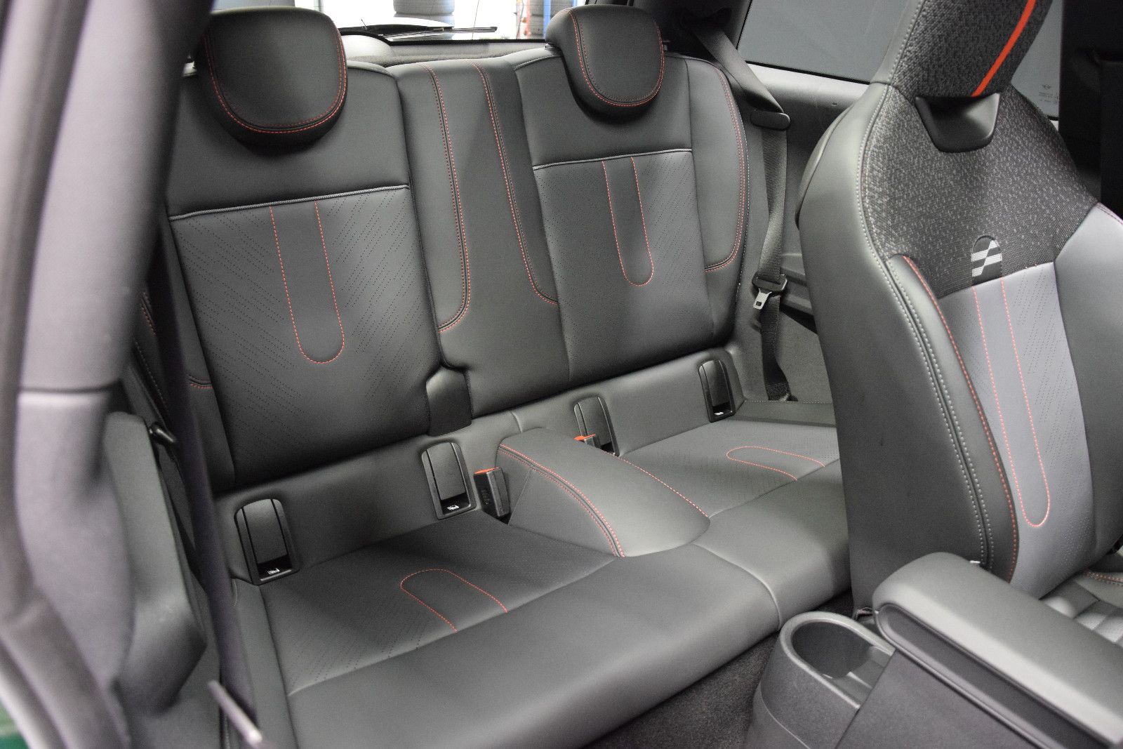 Fahrzeugabbildung MINI Cooper C JCW Trim Paket-XL Pano H&k 360° HuD