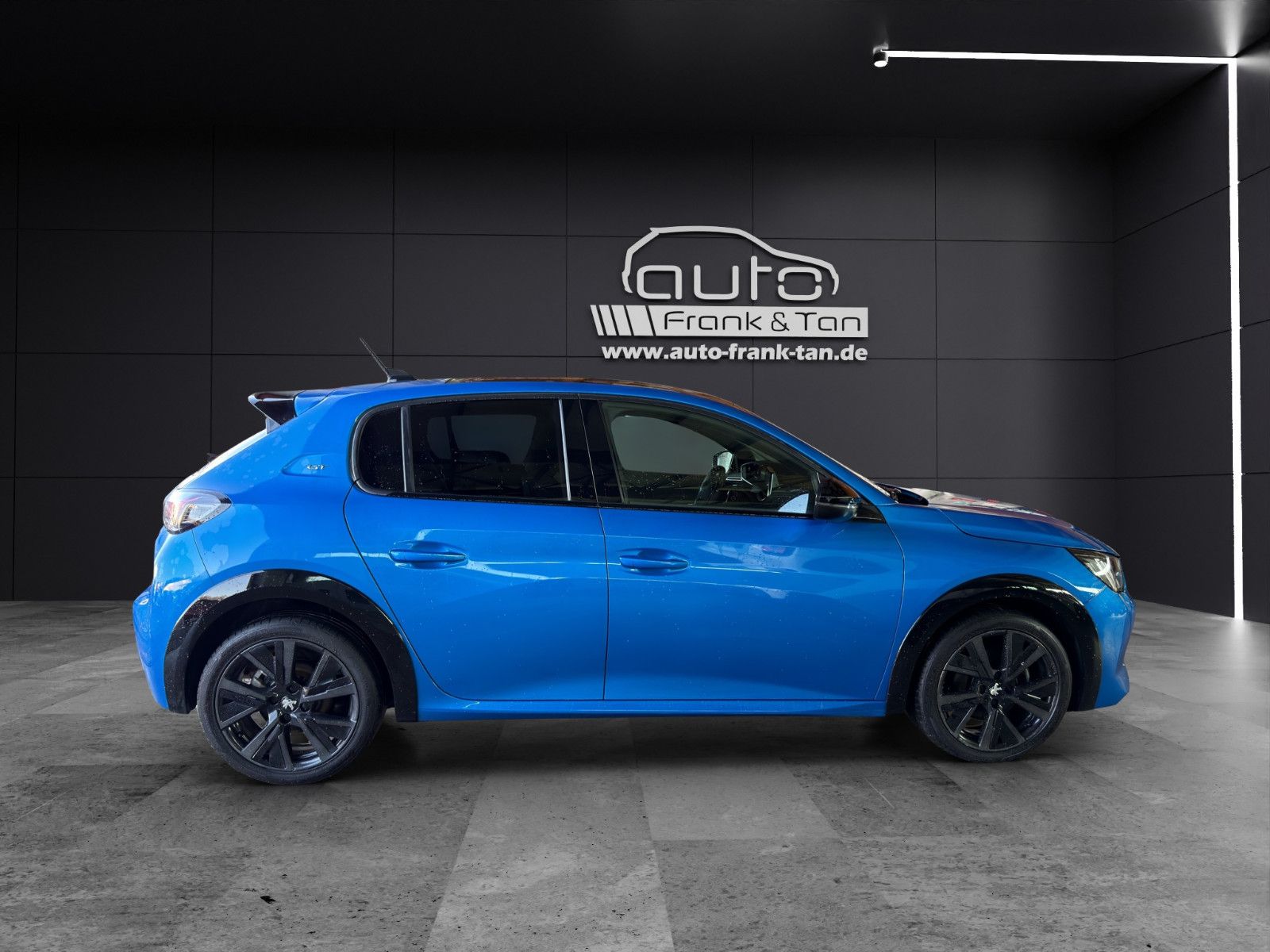 Fahrzeugabbildung Peugeot 208 GT Navi*Shzg*LED*Ambiente*Pano