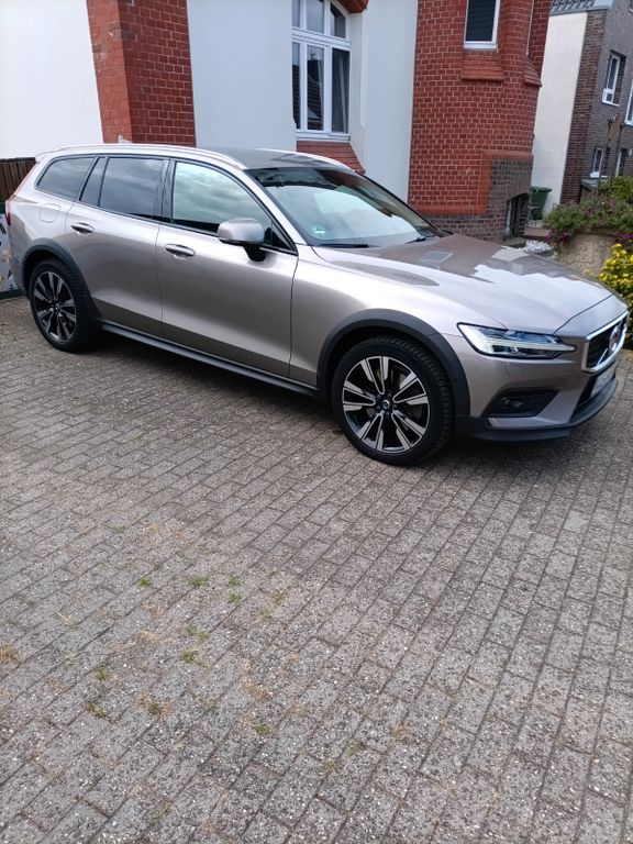 Image of Volvo V60 Cross Country