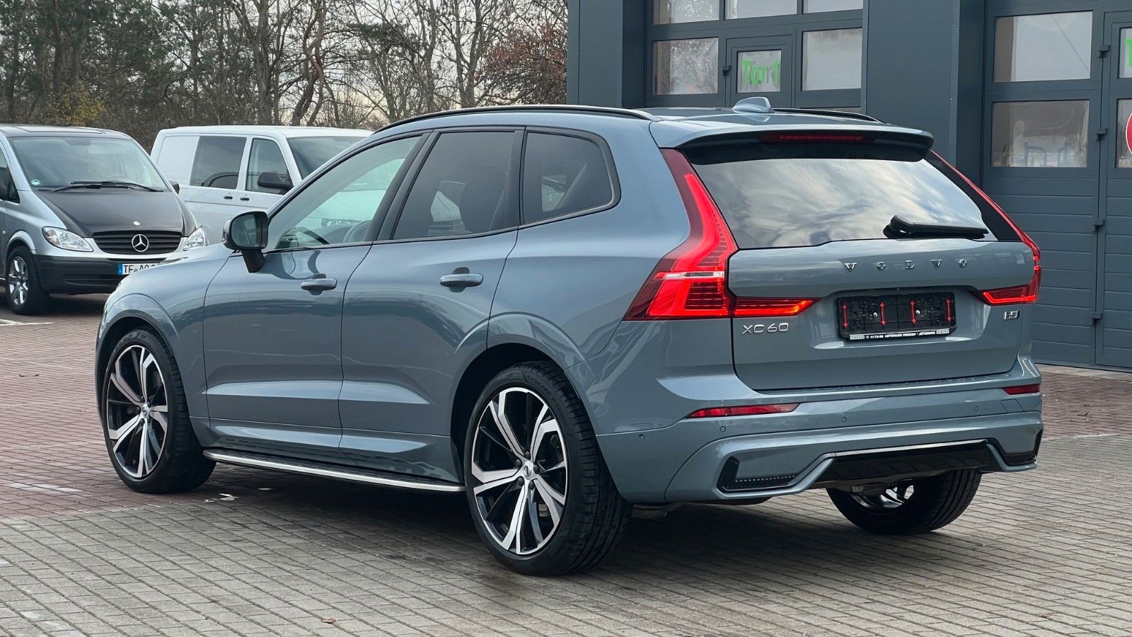 Fahrzeugabbildung Volvo XC60 B5 D Ultimate Dark AWD*360°*AHK*HUD*LUFT*