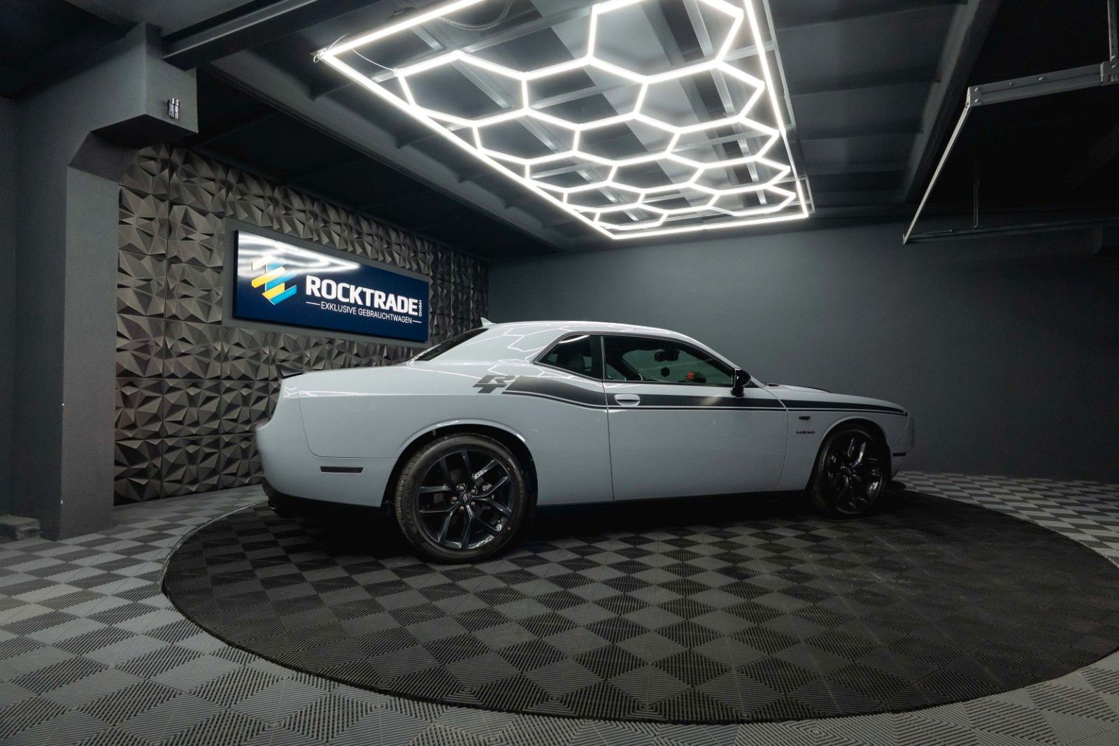 Fahrzeugabbildung Dodge Challenger 5.7 V8 R/T SRT Performance 6-Gang 19%
