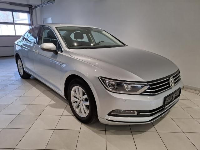 Volkswagen Passat 1.4 TSI DSG AHK SHZ 2xPDC