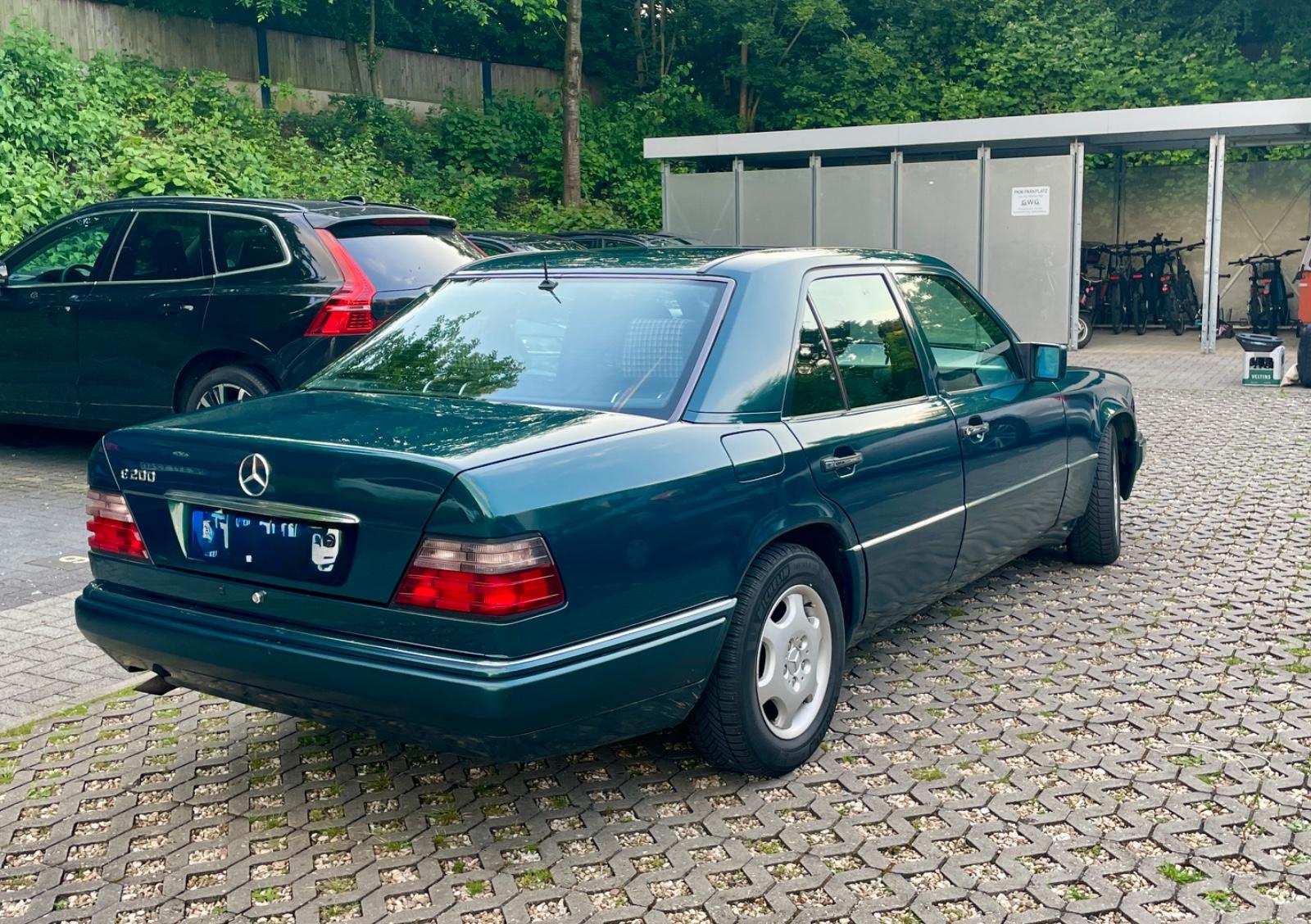 Mercedes-Benz E 200 aufwändig teilrestauriert - Herbstrabatt