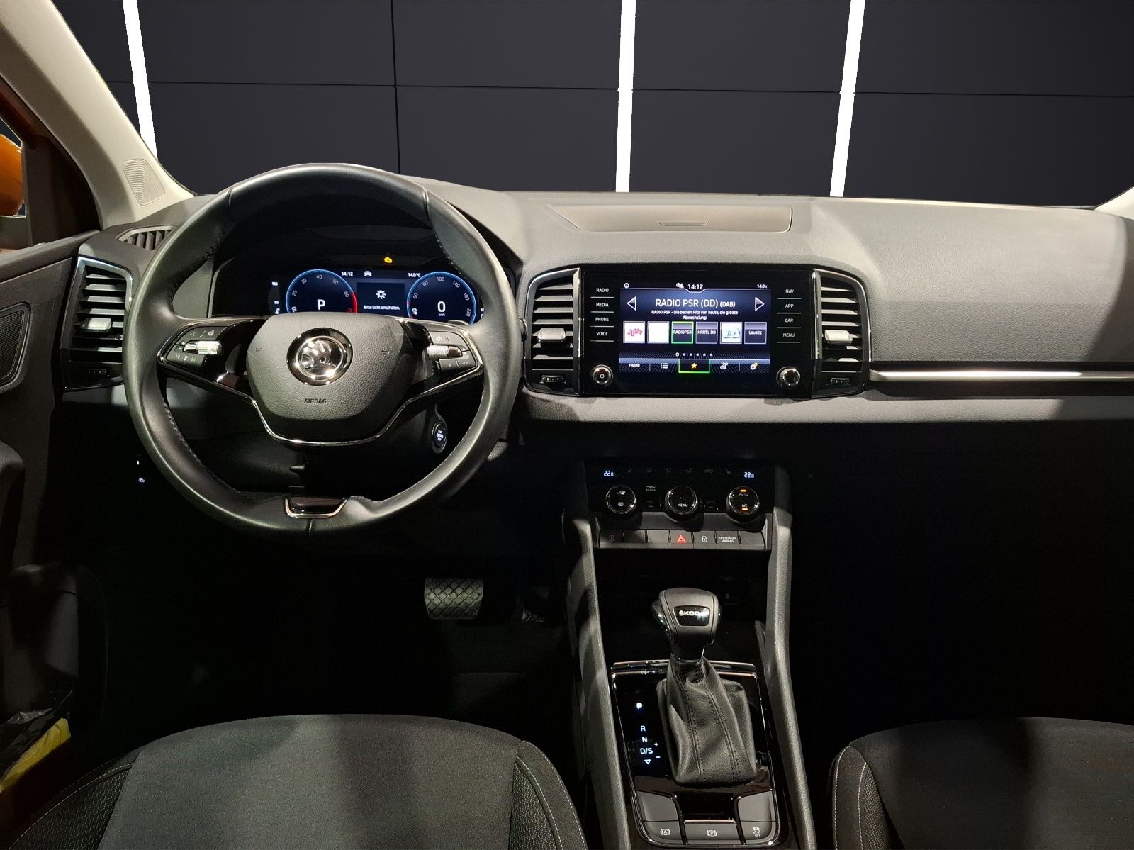 Fahrzeugabbildung SKODA Karoq TSI Ambition DSG LED AID GRA PDC SH