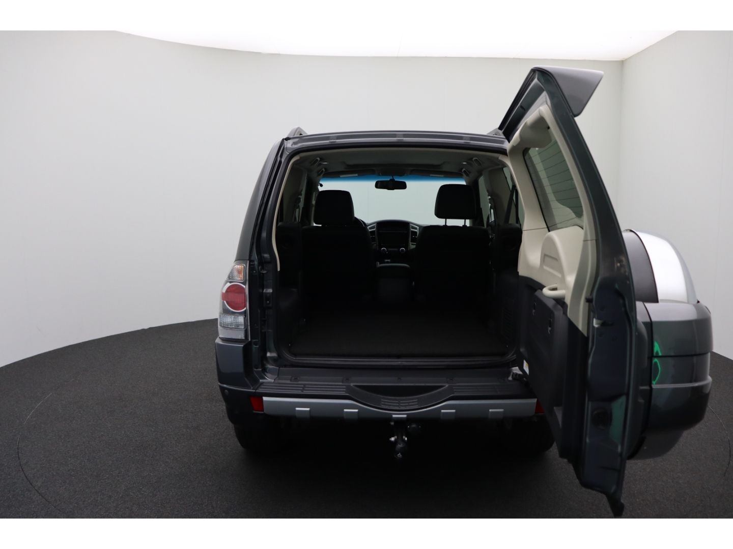 Fahrzeugabbildung Mitsubishi Pajero GLS 3,8L 4WD AHK, AppleCP, Pano, Schiebed