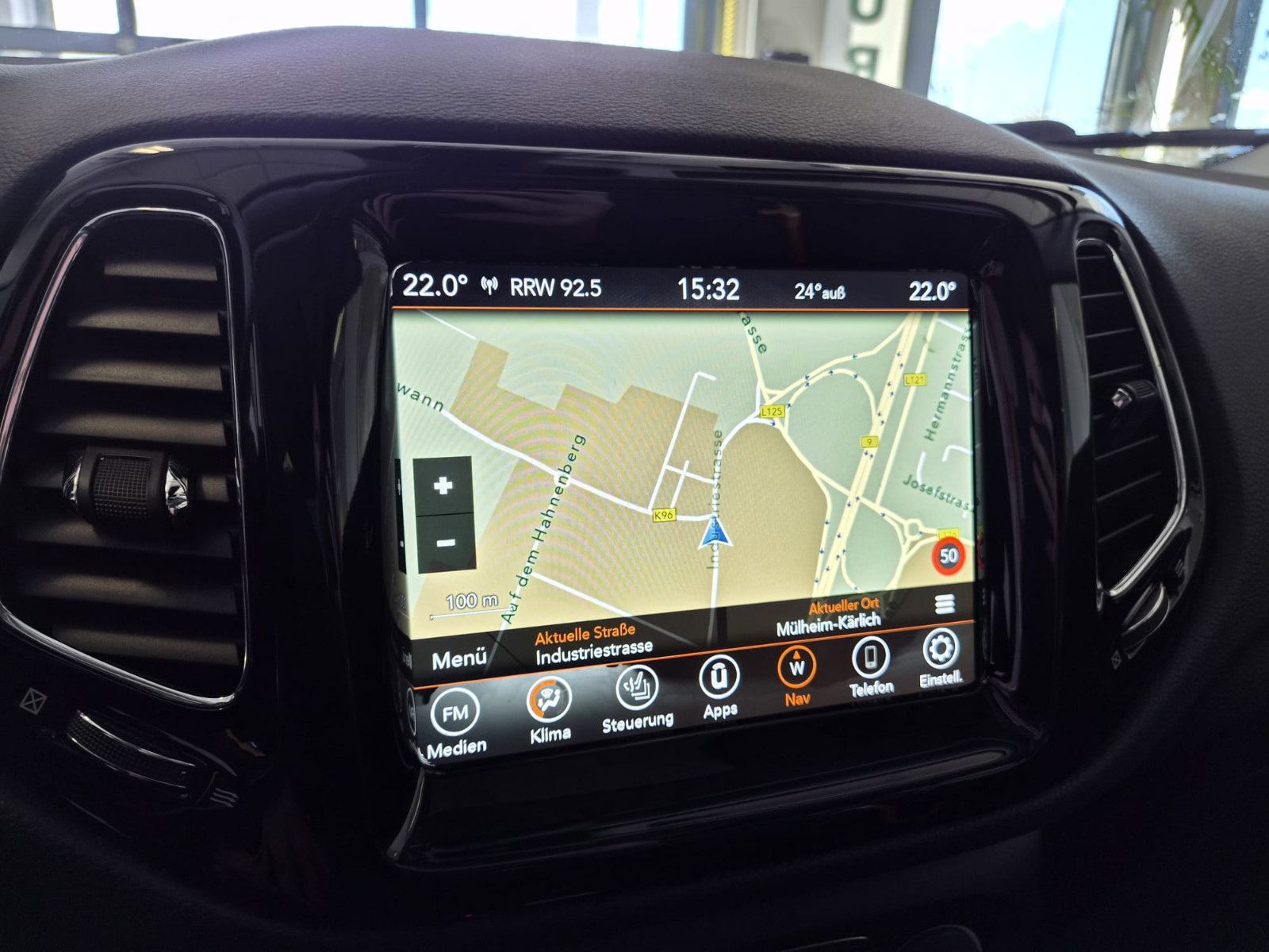 Fahrzeugabbildung Jeep Compass Limited 4WD / LED / NAVI / LEDER