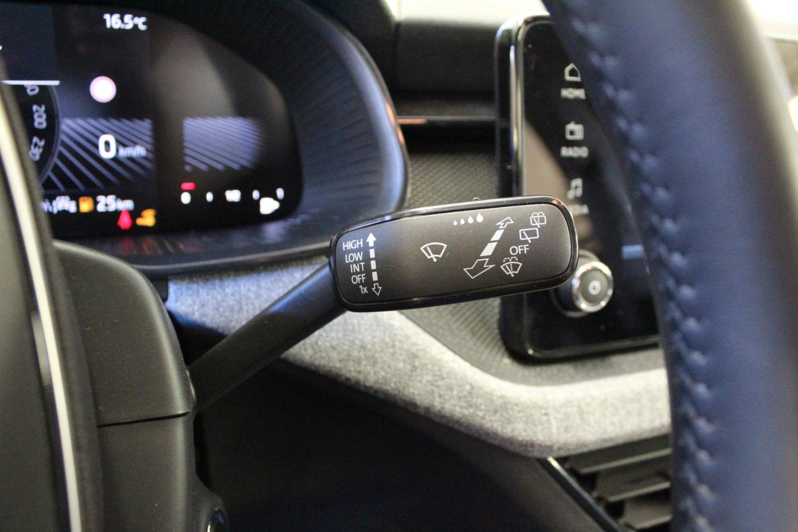 Fahrzeugabbildung SKODA Kamiq 1.0 TSI 85kW Selection *AHK schwenkbar*