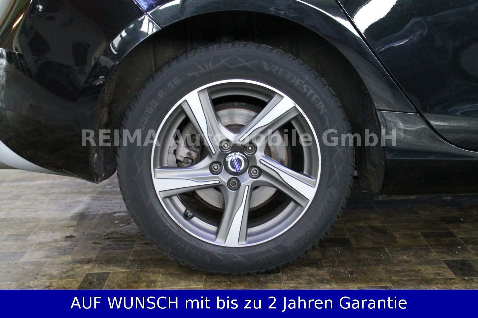 Fahrzeugabbildung Volvo V40 2,0D  R-Design, Pano, LED, H&K