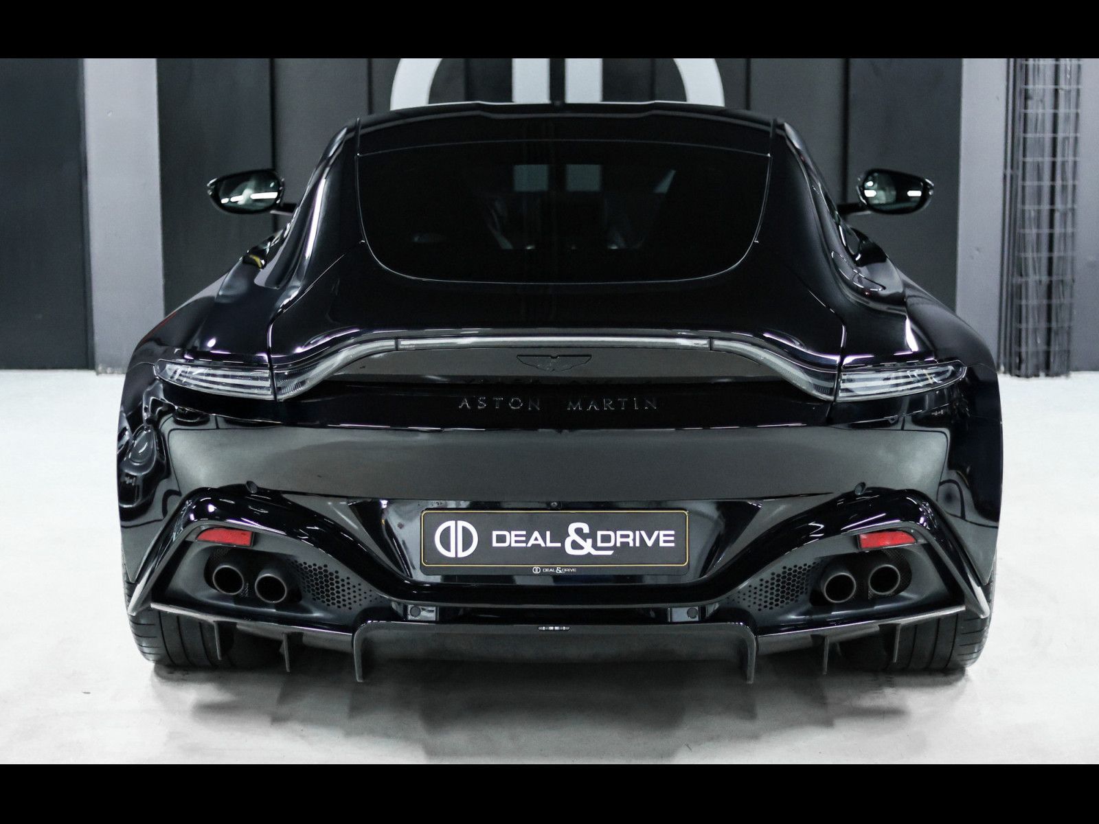 Aston Martin V8 Vantage COUPE°ONYX BLACK°DUOTONE°360°XPEL imagem 2