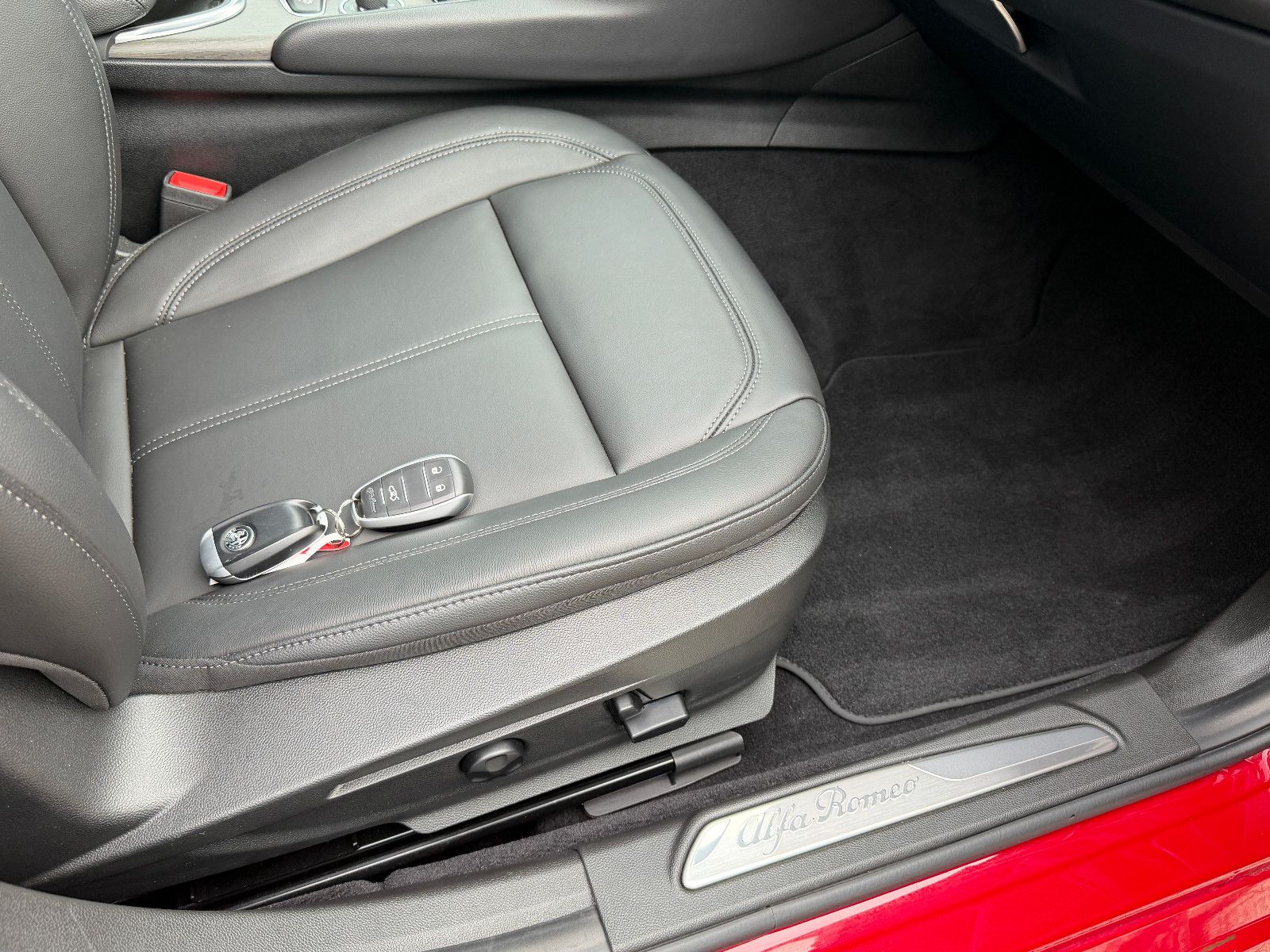Fahrzeugabbildung Alfa Romeo Giulia Ti Q4/MEMORY/ACC/NAVI/KAMERA/SHZ
