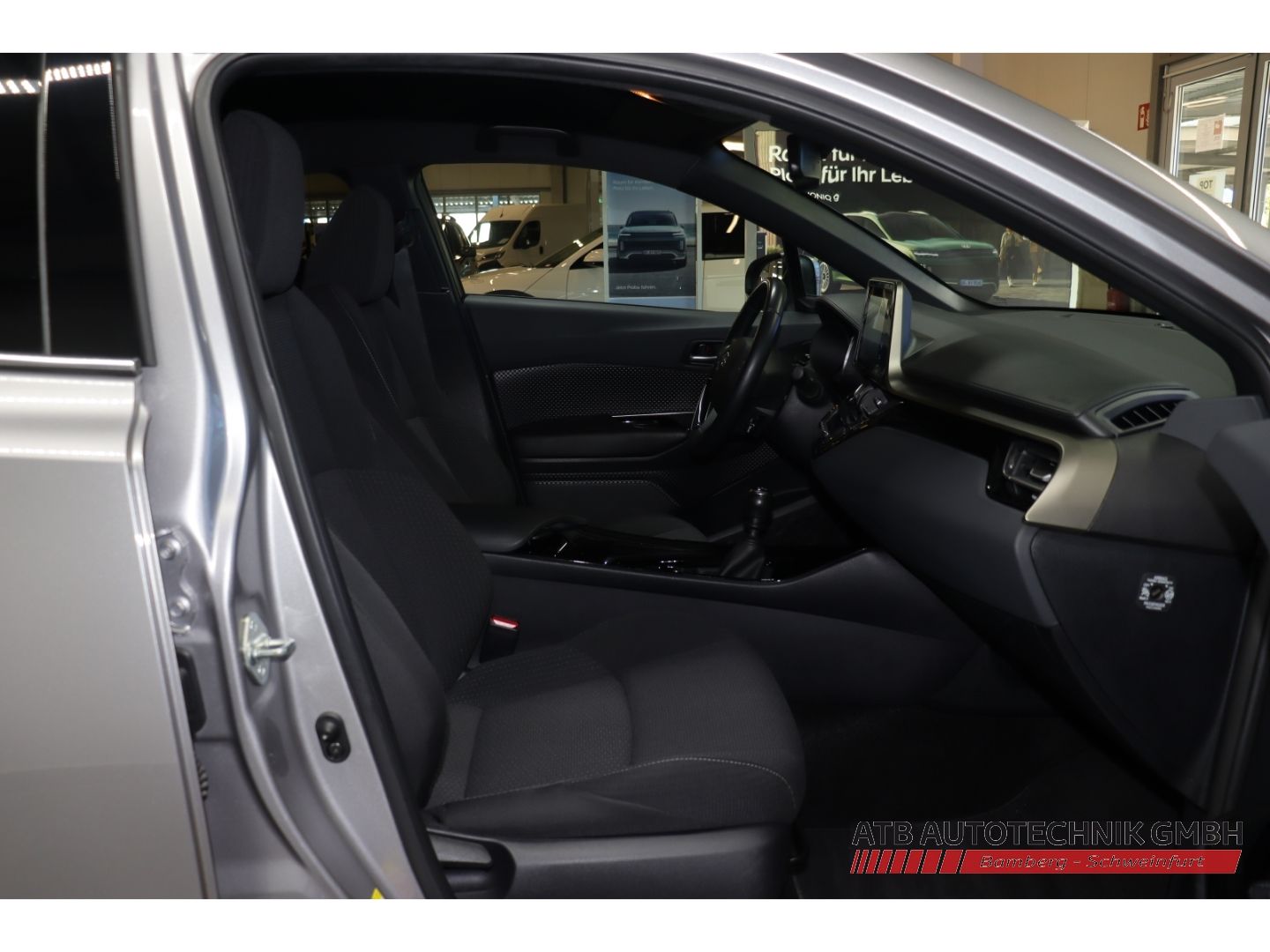 Fahrzeugabbildung Toyota C-HR Team D 1.2l Turbo Navi ACC DAB SHZ LenkradH