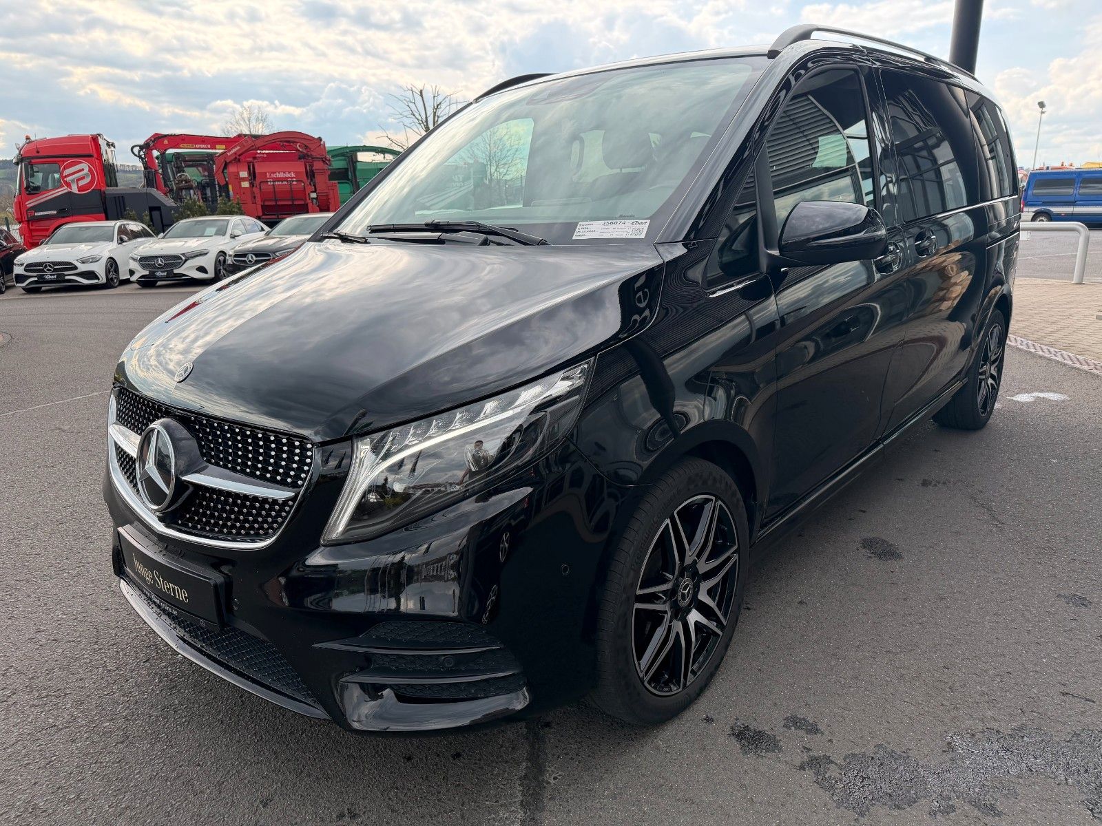 Fahrzeugabbildung Mercedes-Benz V 250 d EDITION AMG Kompakt AHK2,5 DISTRONIC
