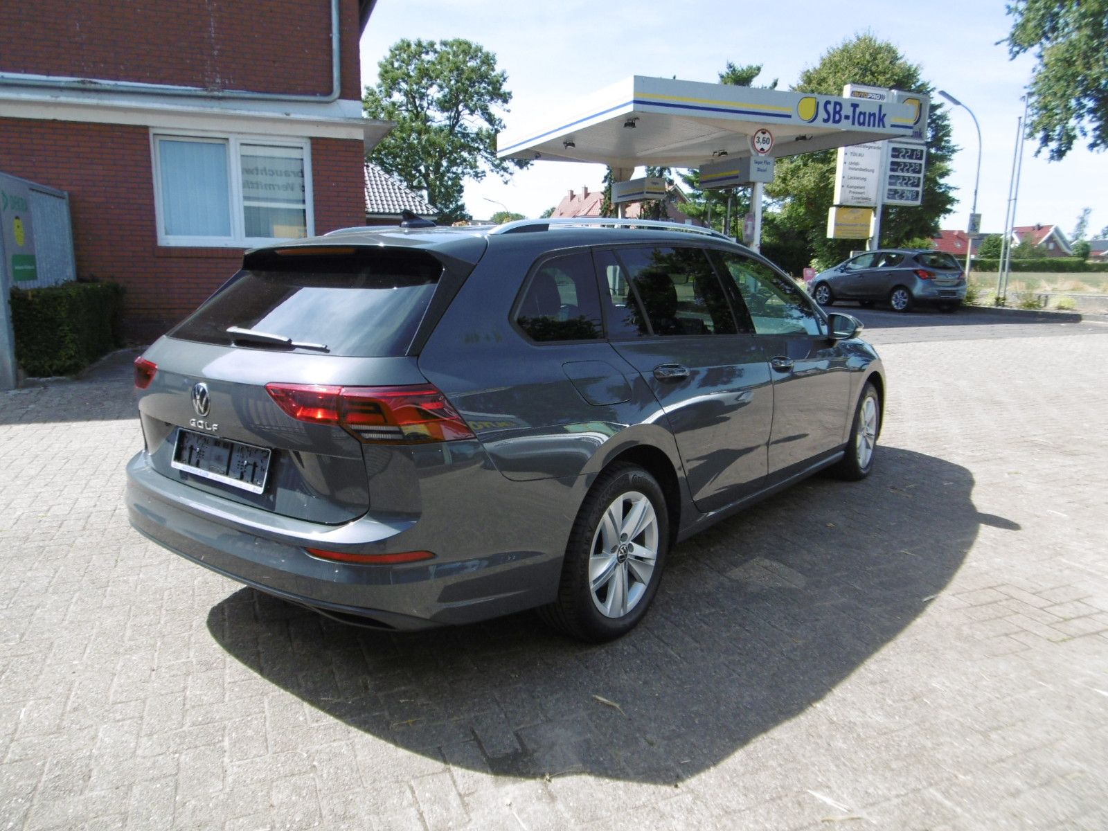 Volkswagen Golf VIII Variant Life DSG LED NAV AHK Kamera foto 5