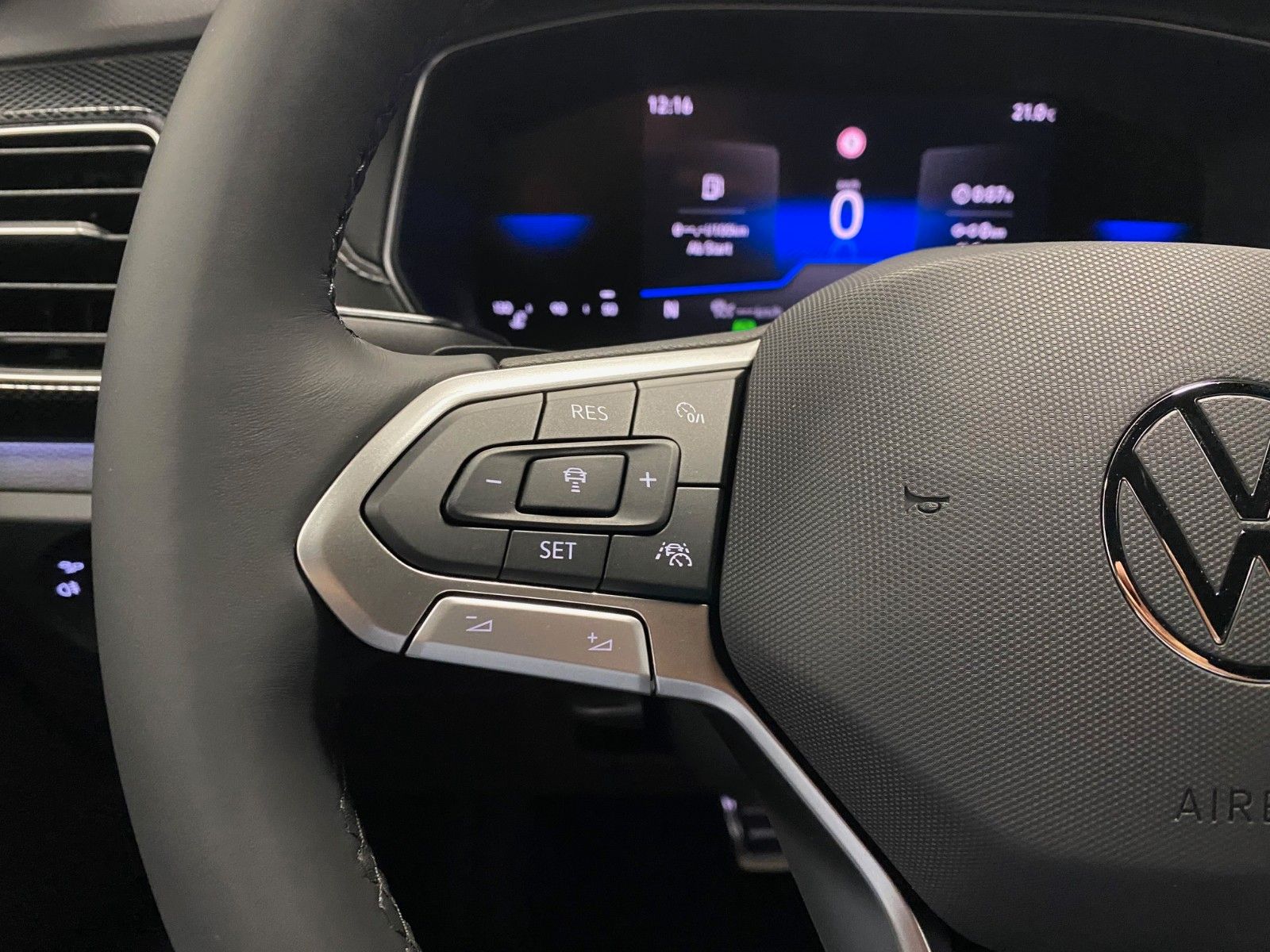 Fahrzeugabbildung Volkswagen T-Cross 1.5 TSI DSG R-Line+2029 GARANTIE+ACC+AHK