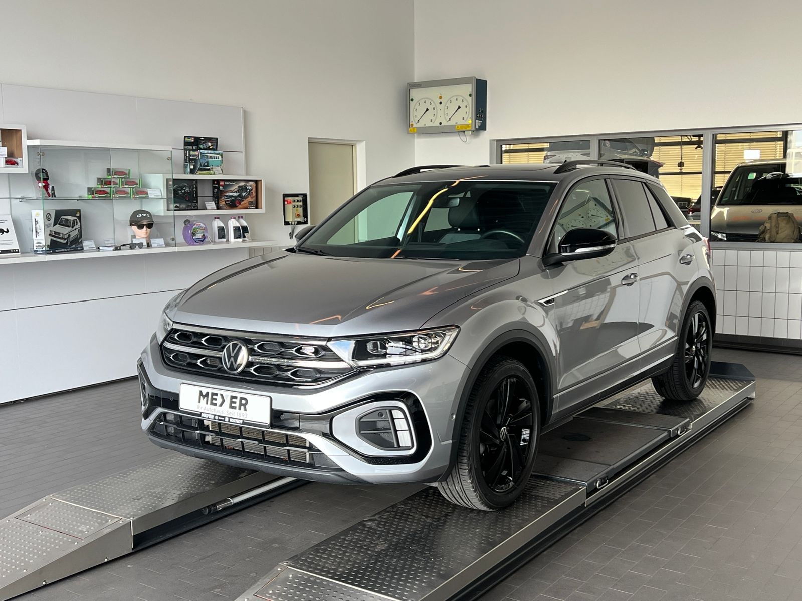 Fahrzeugabbildung Volkswagen T-Roc 1.0 TSI R-Line *AHK, LED-Plus, ACC, Panora