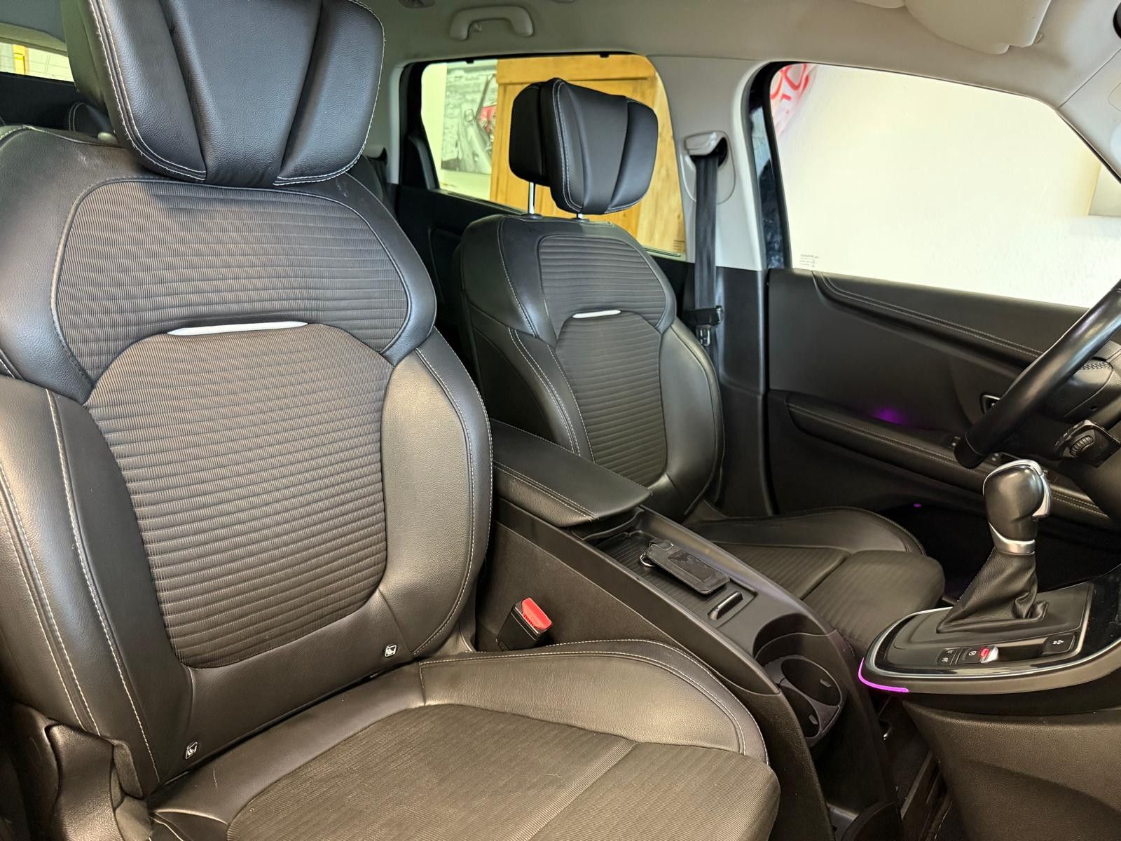 Fahrzeugabbildung Renault Scenic ENERGY dCi 160 EDC Bose Edition/ 7.SITZER