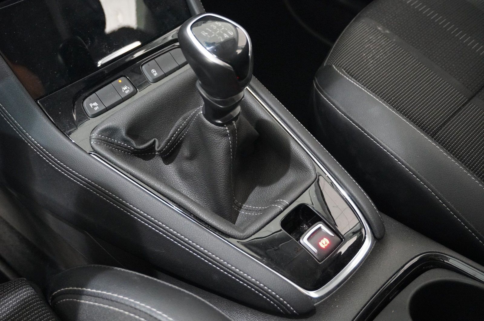 Fahrzeugabbildung Opel Grandland (X) 1.2T GS SPORT NAVI/LED/VIRT./DAB+