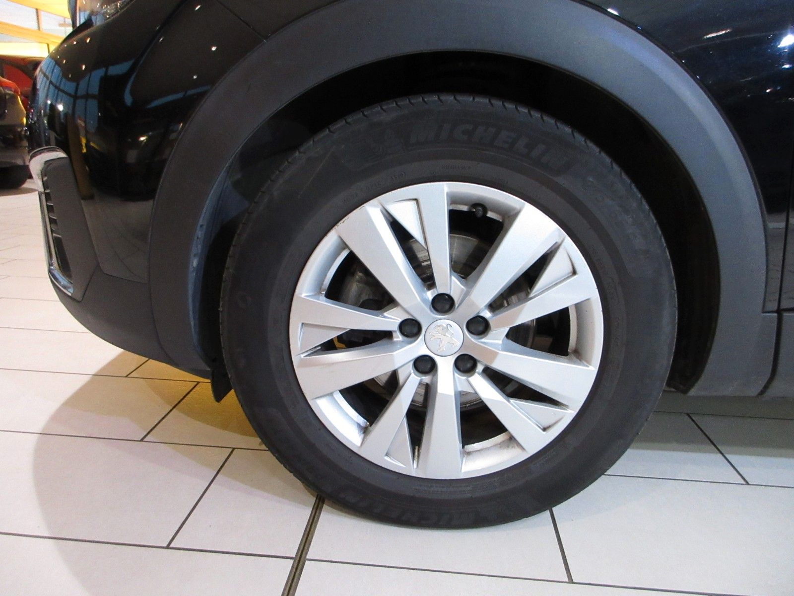 Fahrzeugabbildung Peugeot 5008 Active 1.2T NAVI/PDC/LED/AHK/TEMPO