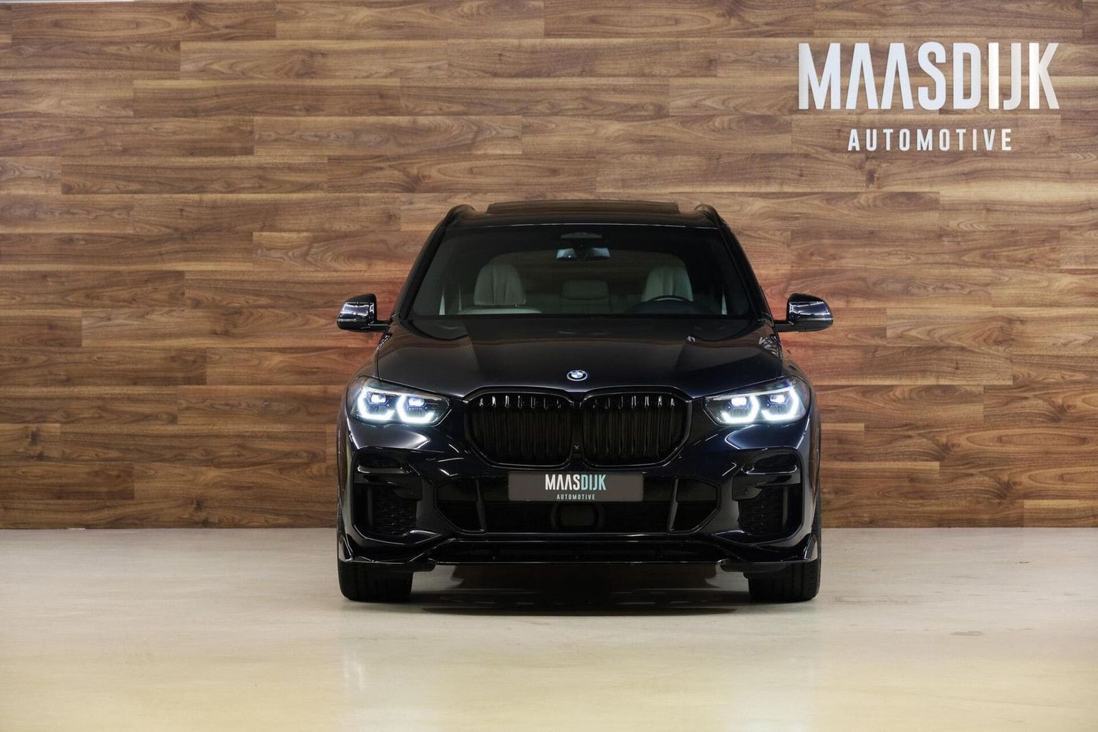BMW X5 xDrive45e M-Sport|Individual|Skylounge|B&W|HU imagem 2