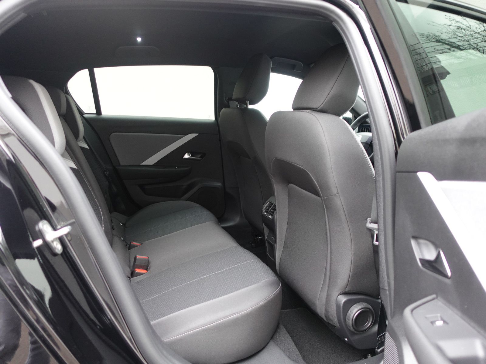 Fahrzeugabbildung Opel Astra Edition 1.2T,Navi,Kamera,Sitzhzg,AGR,LED