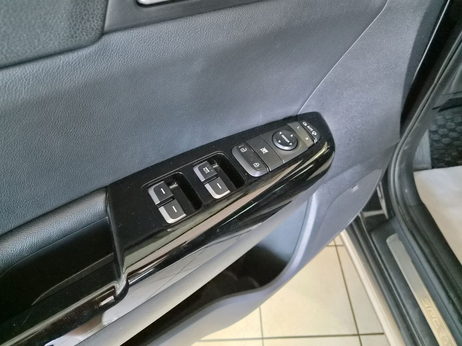 Fahrzeugabbildung Kia Sportage GT-Line 4WD / KLIMA SITZ / NAVI /