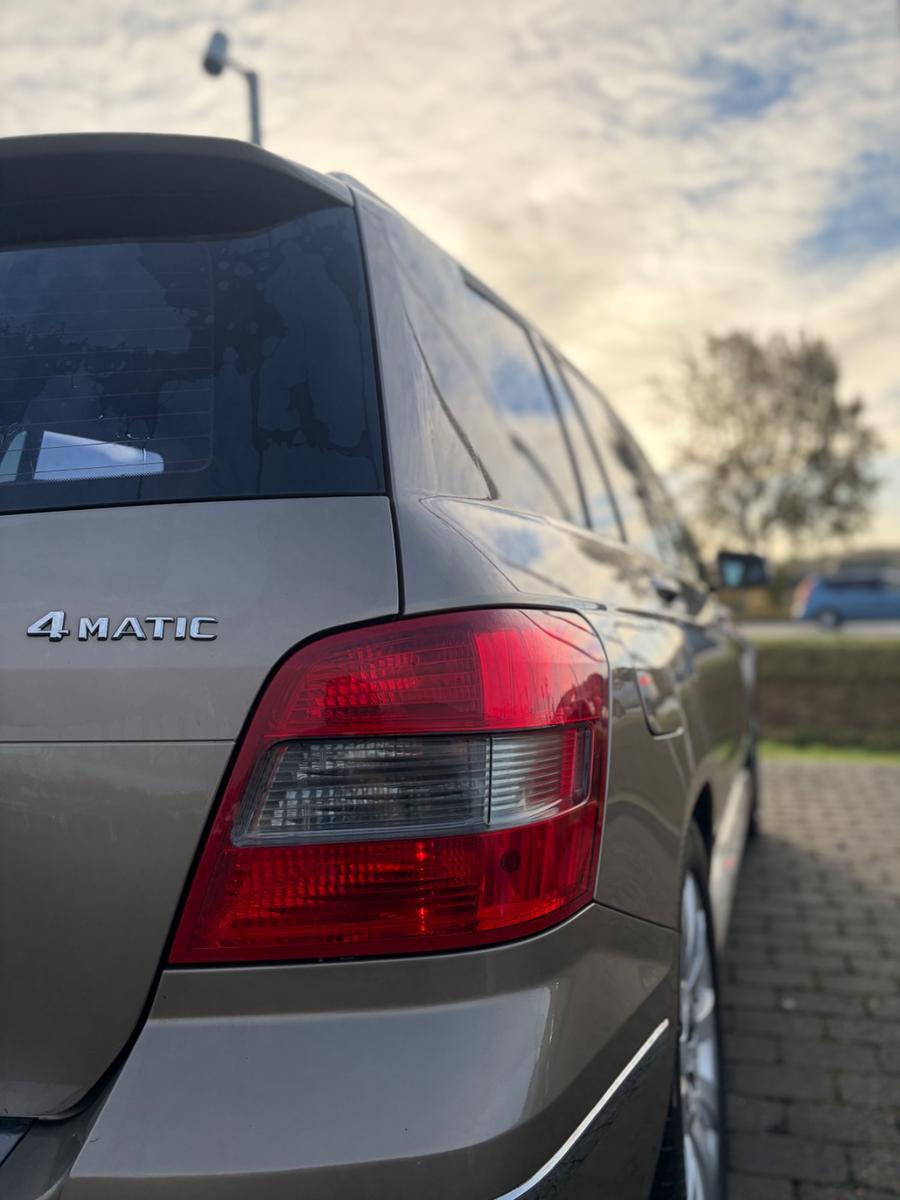 Mercedes-Benz GLK350 2010 — photo 9