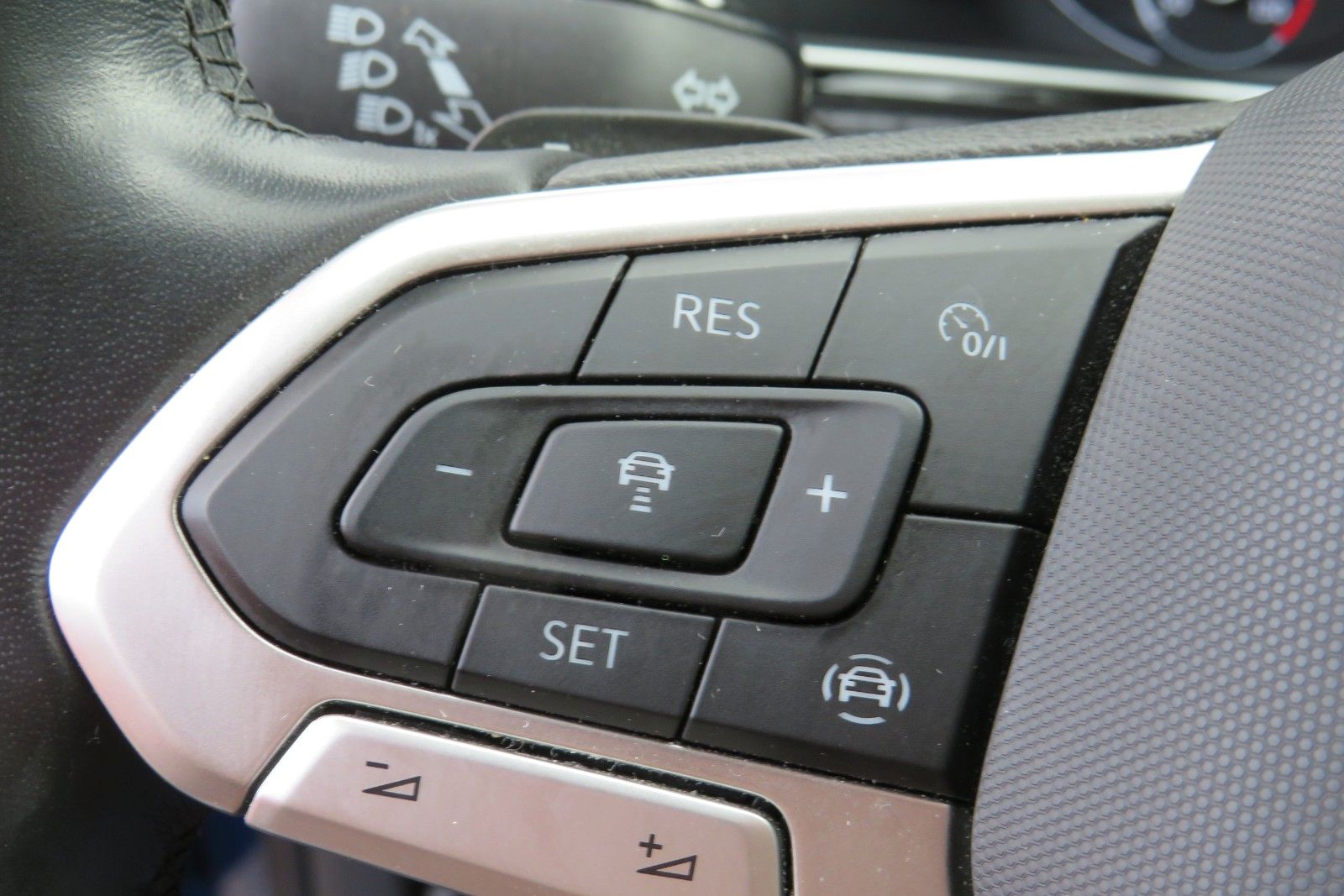 Fahrzeugabbildung Volkswagen T-Cross Highline DSG ACC NAVI AHK APP 1.HAND
