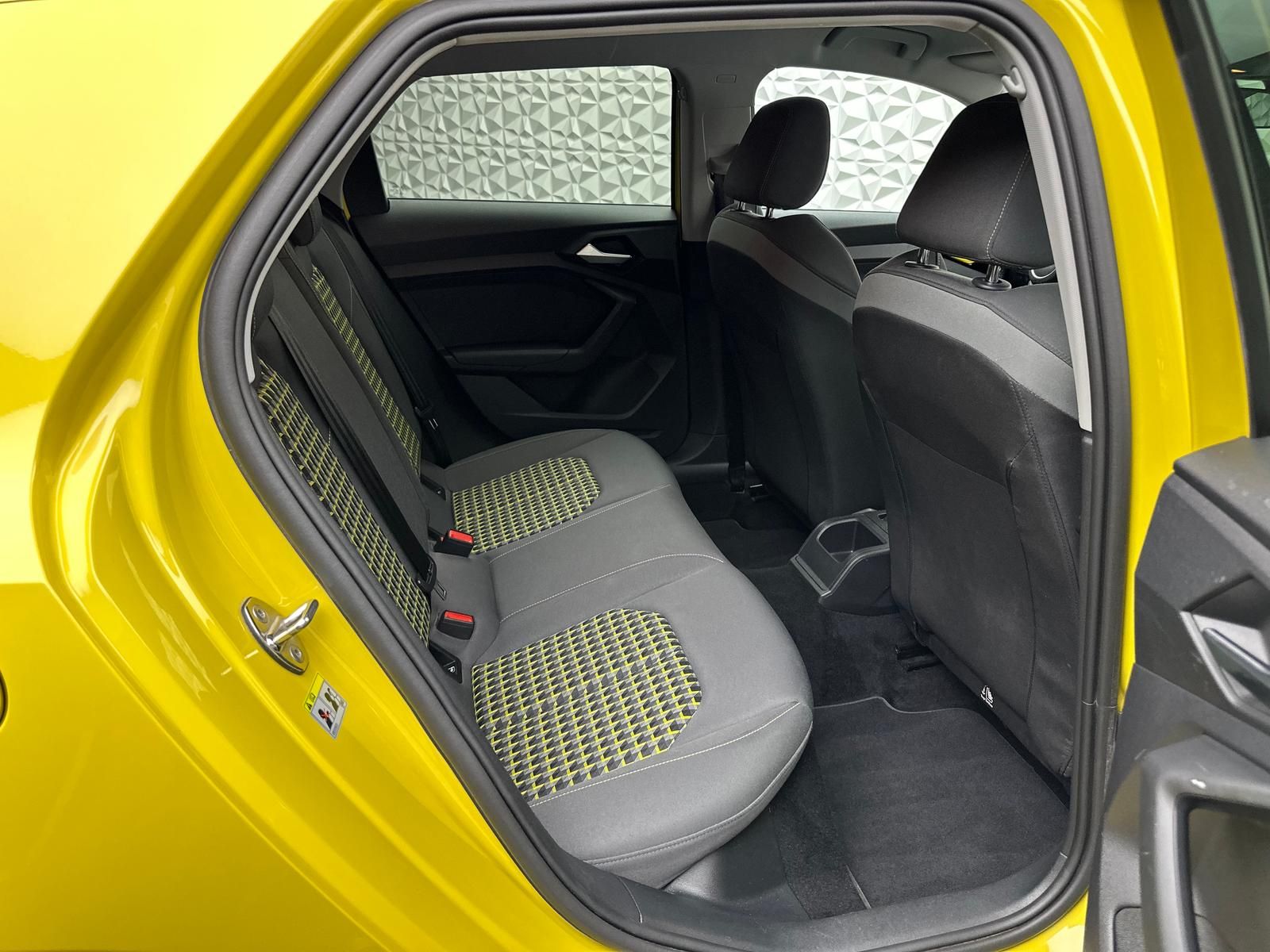 Fahrzeugabbildung Audi A1 30 TFSI S-LINE/EDITION-ONE/PDC/RCAM/VIRTUAL