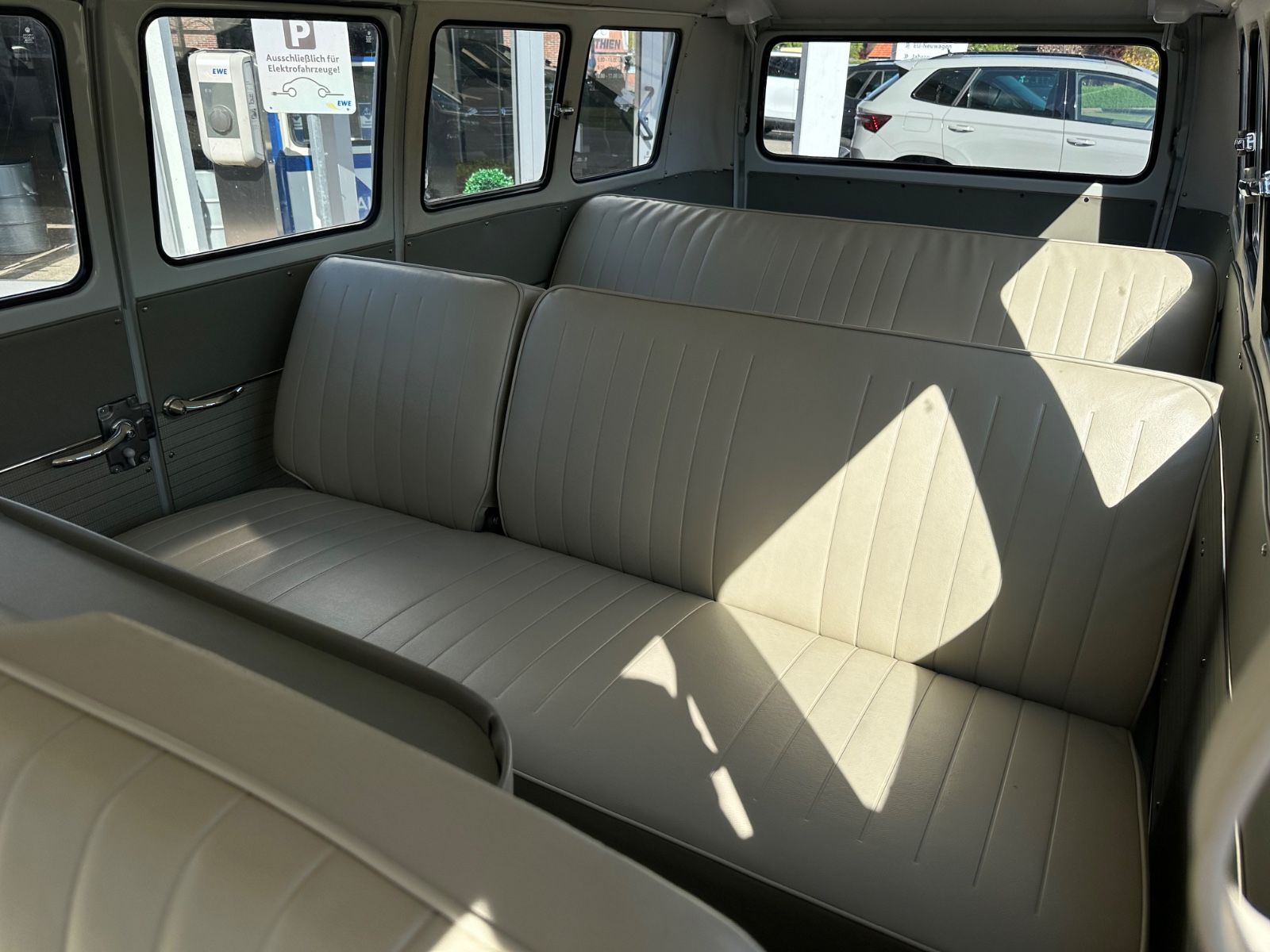 Fahrzeugabbildung Volkswagen T1 Bus 13-Fenster-Ausführung  Modelljahr 1966