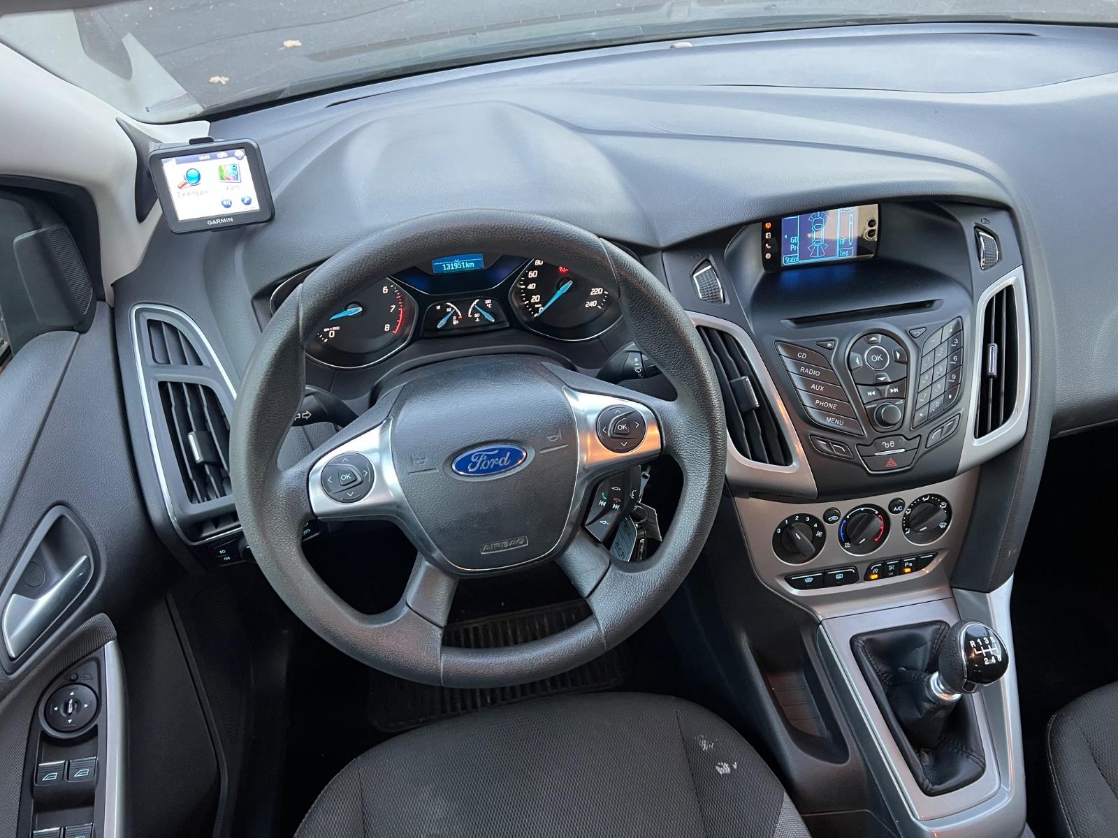 Ford Focus 2011 — photo 7