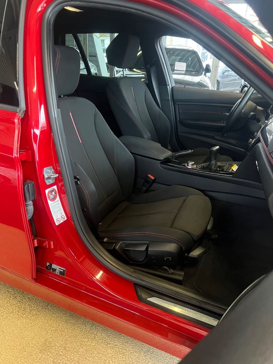 Fahrzeugabbildung BMW 316 i Touring F31 Sportline *NAVI *MELBOURNEROT