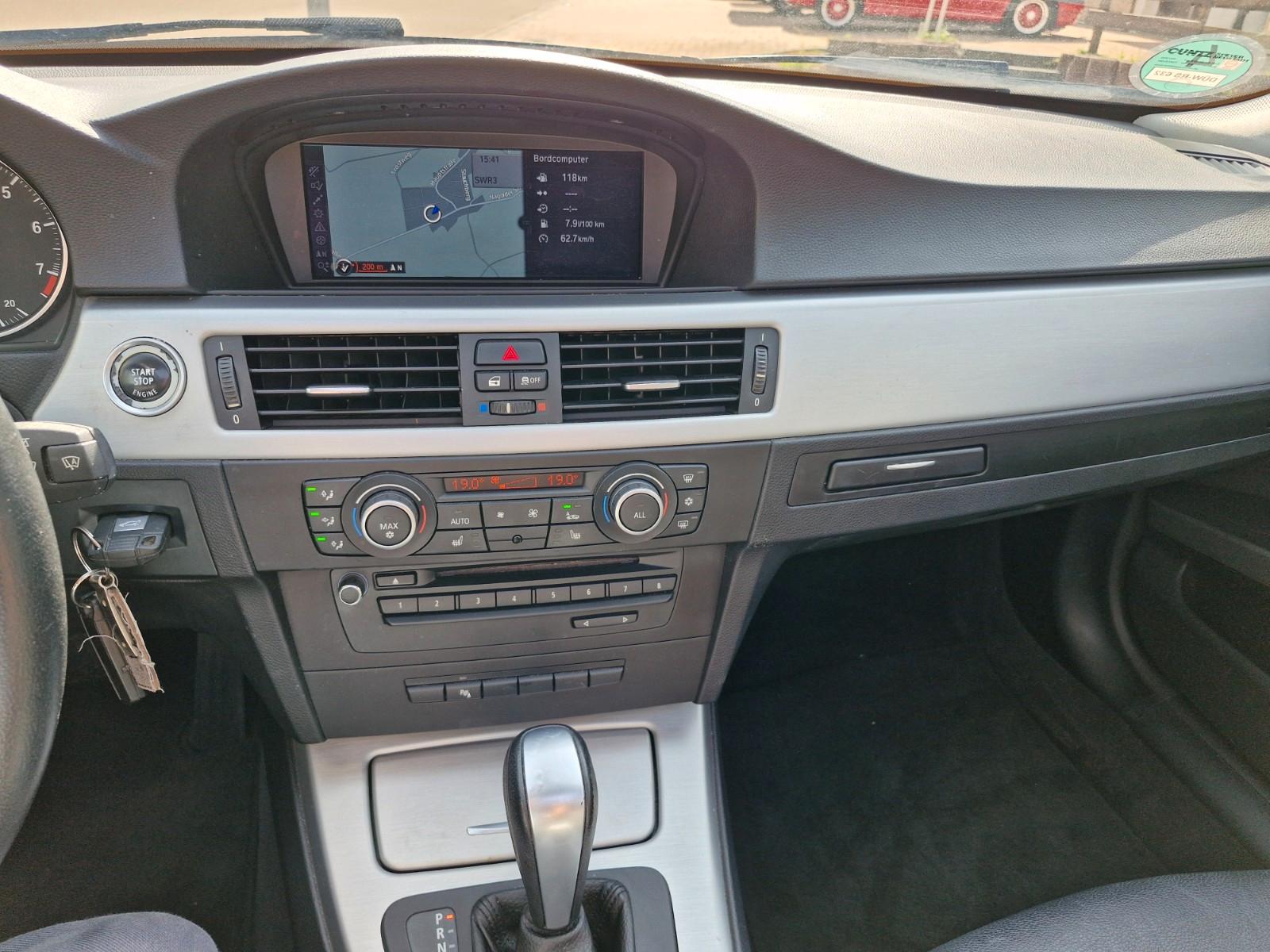 BMW 320 2011 — photo 13