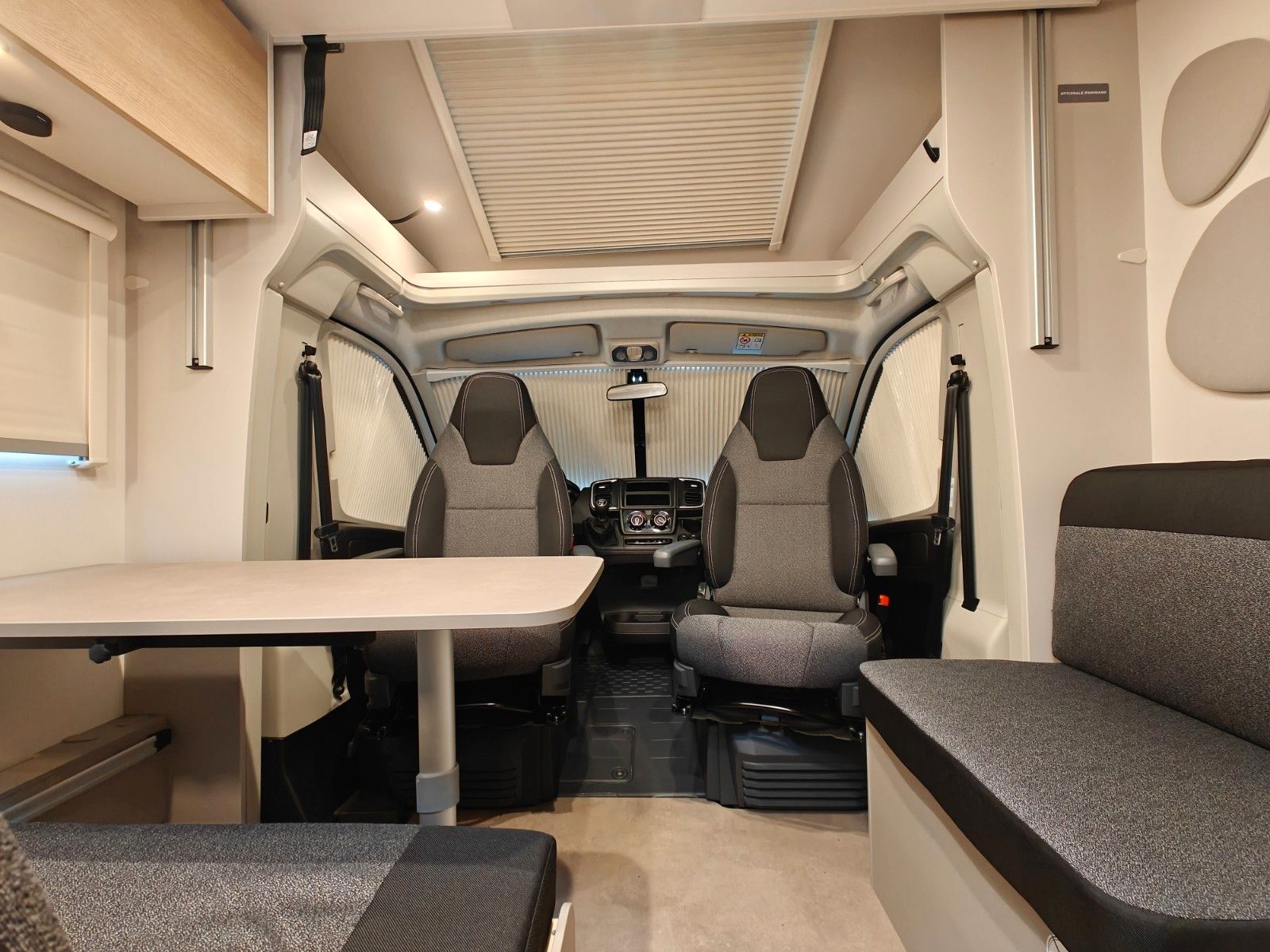 Fahrzeugabbildung LMC Tracer 690 EL - Chassis Design, 140PS, MJ2026! -