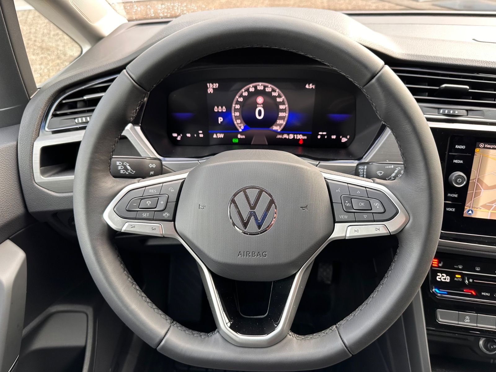 Fahrzeugabbildung Volkswagen Touran Comfortline 1.5 TSI DSG AHK/LED/Navi/SHZG