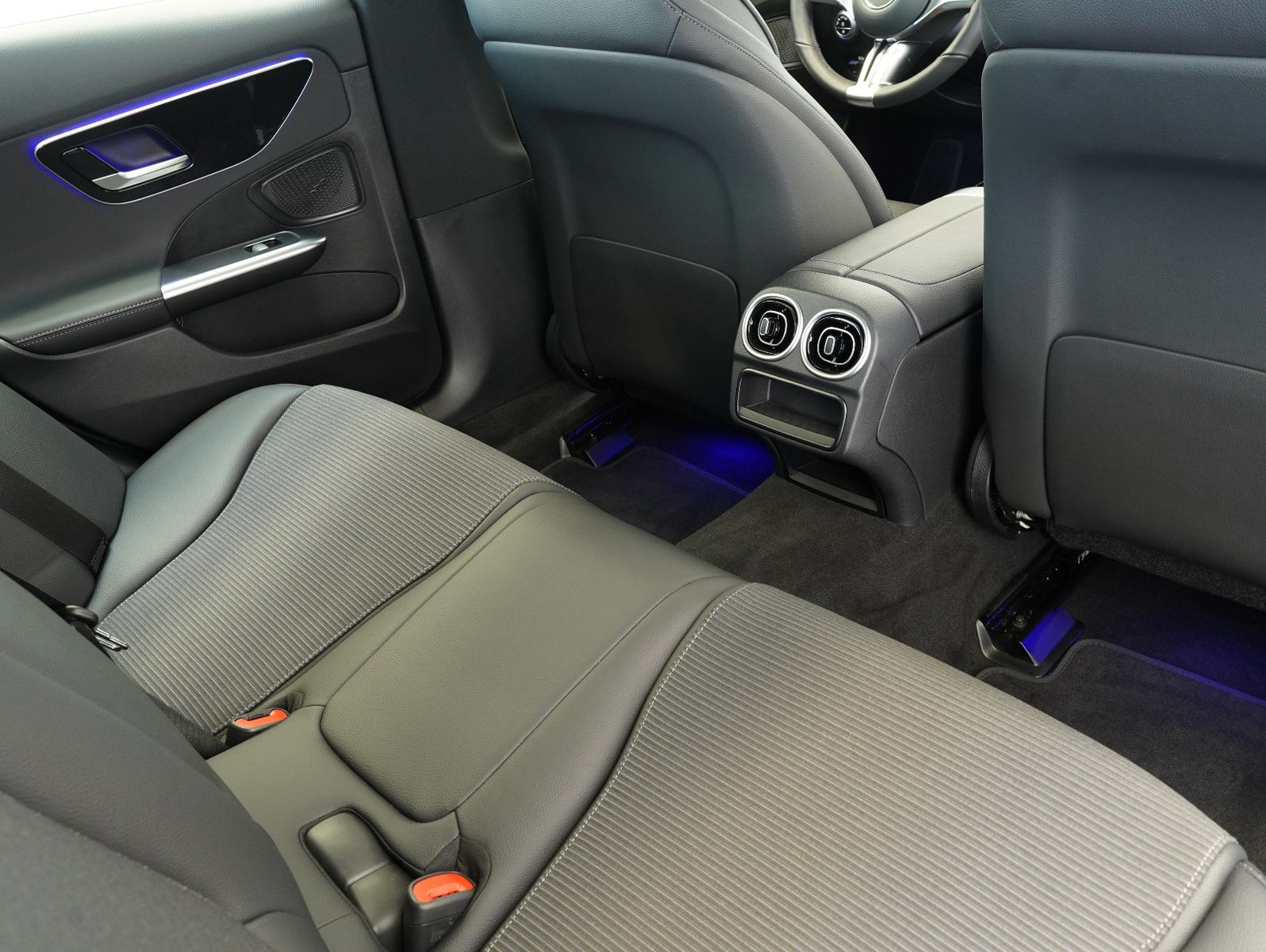 Fahrzeugabbildung Mercedes-Benz C 200 T d 2x Avantgarde LED/NAVI/MBUX/KAMERA
