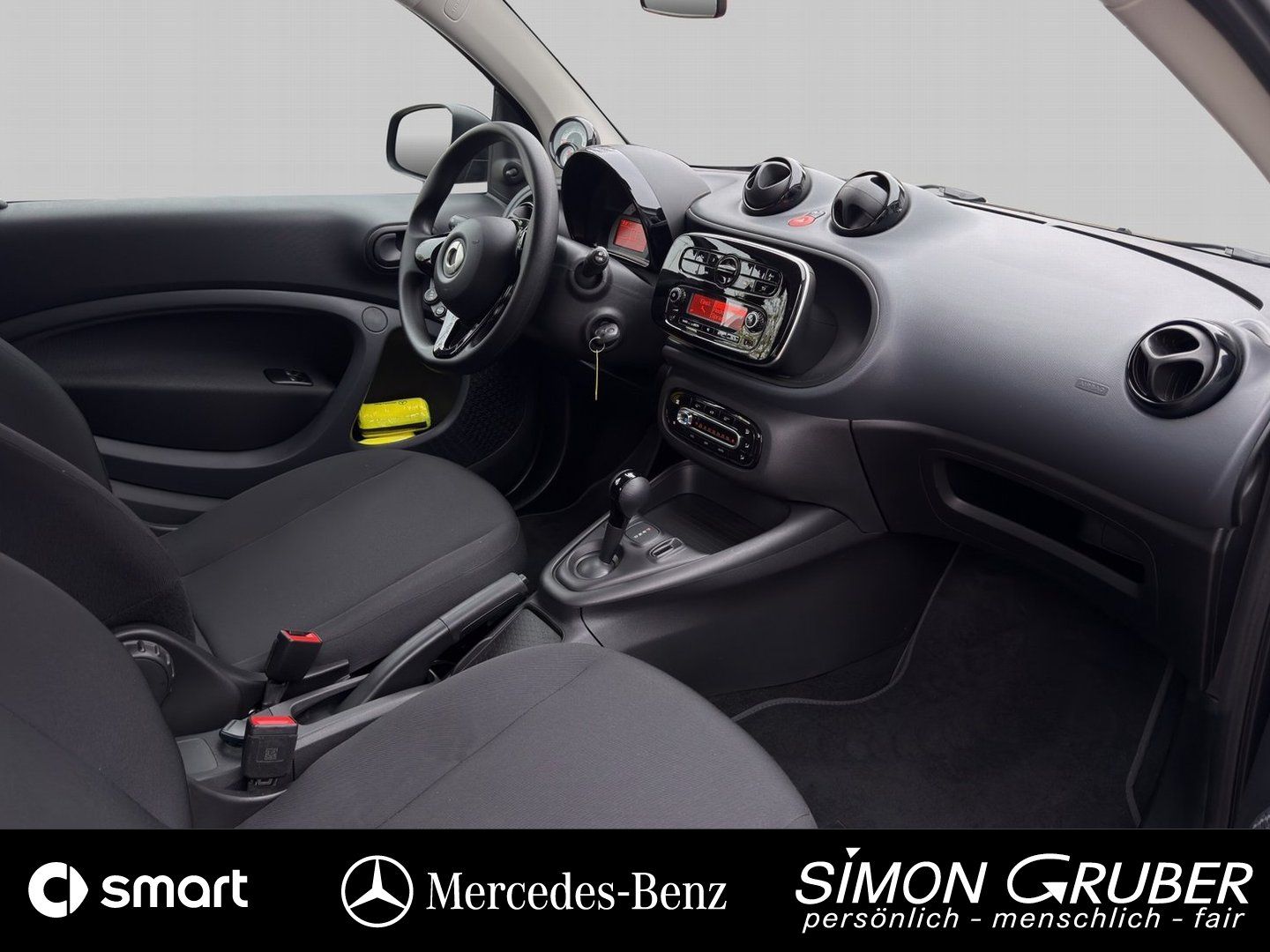 Fahrzeugabbildung Smart Smart fortwo EQ Klima Radio 22 KW Lader