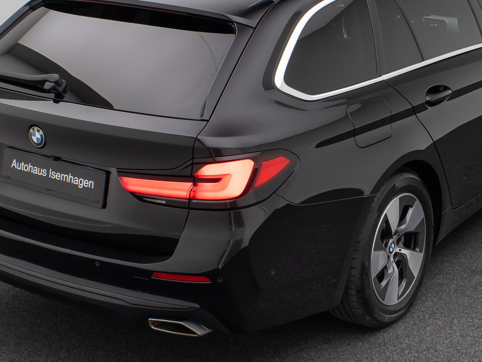 Fahrzeugabbildung BMW 520d xD Kamera HUD DAB Alarm Sport Fernlichtassi
