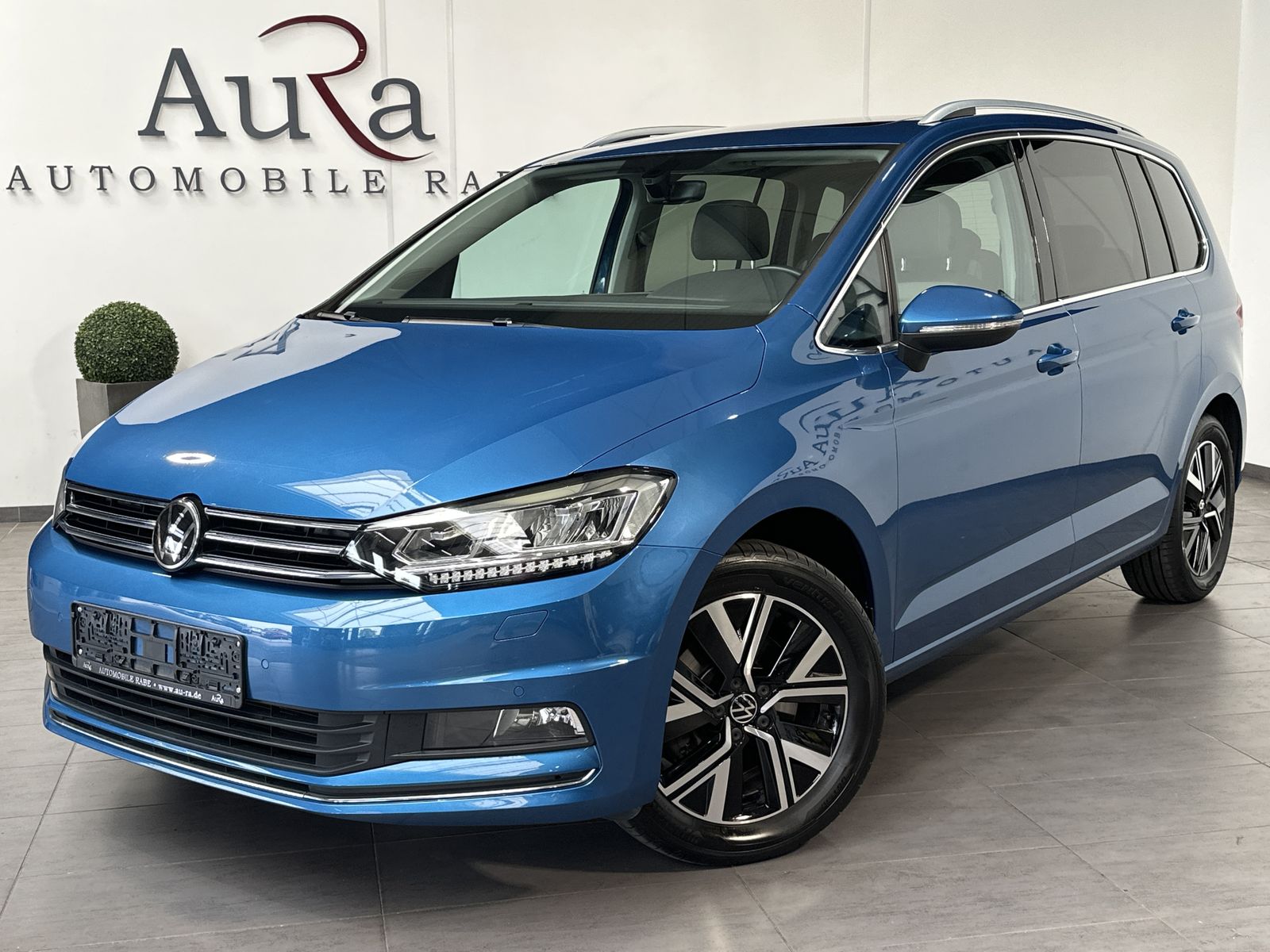 Fahrzeugabbildung Volkswagen Touran 1.5 TSI Highline NAV+LED+PANO+KAM+17ZO+PP