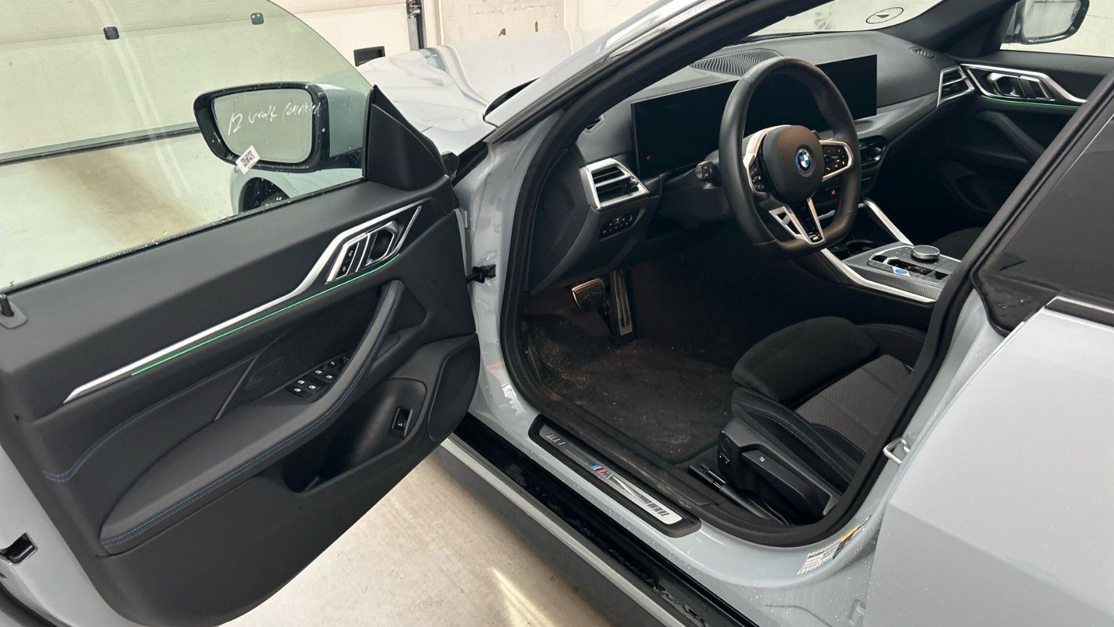 Fahrzeugabbildung BMW i4 Gran Coupe 35 eDrive M SPORT NAVI/LED/KAMERA