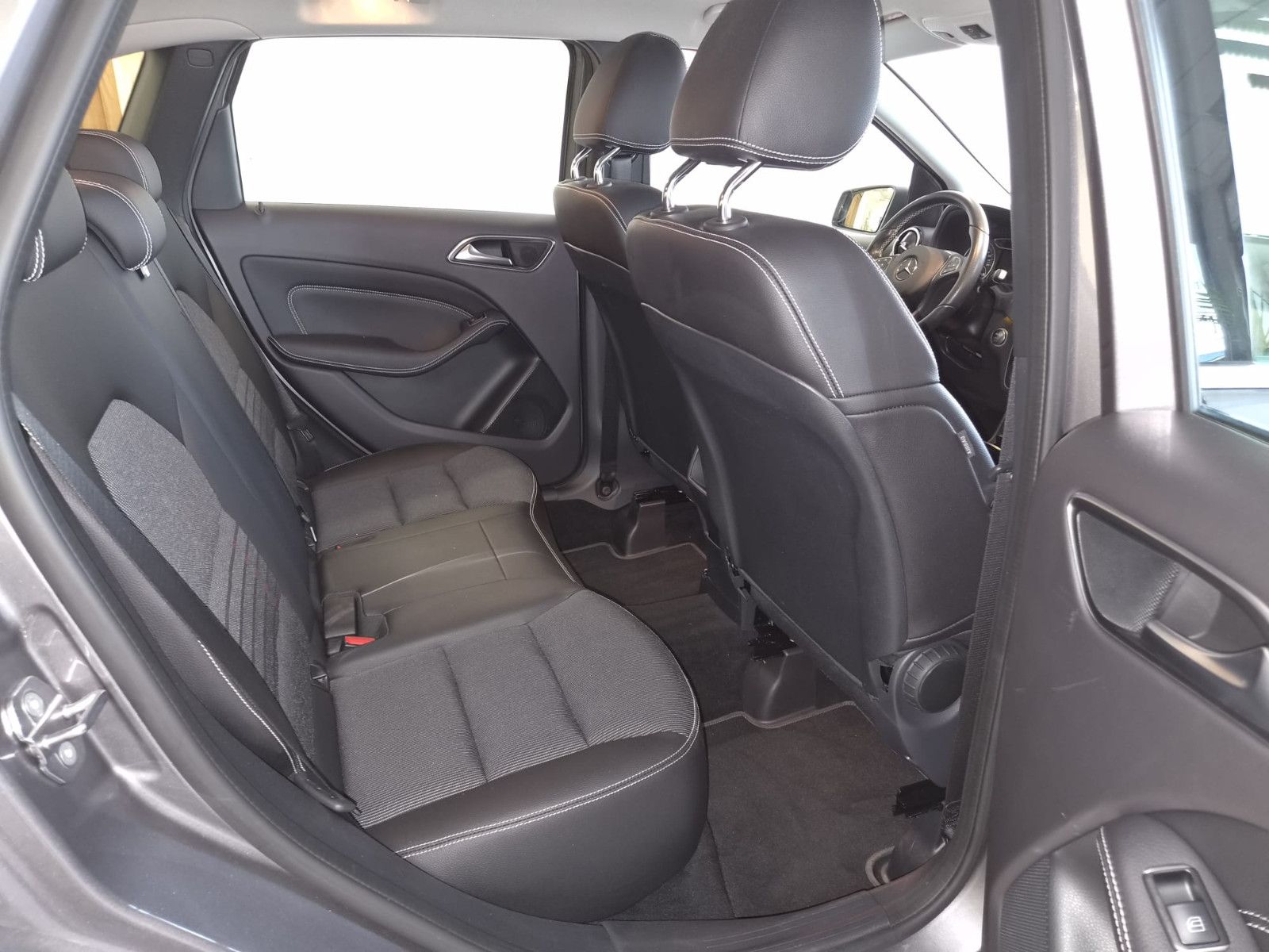 Fahrzeugabbildung Mercedes-Benz B 200 Urban Style Edition/LED/NAVI/SCHECKHEFT