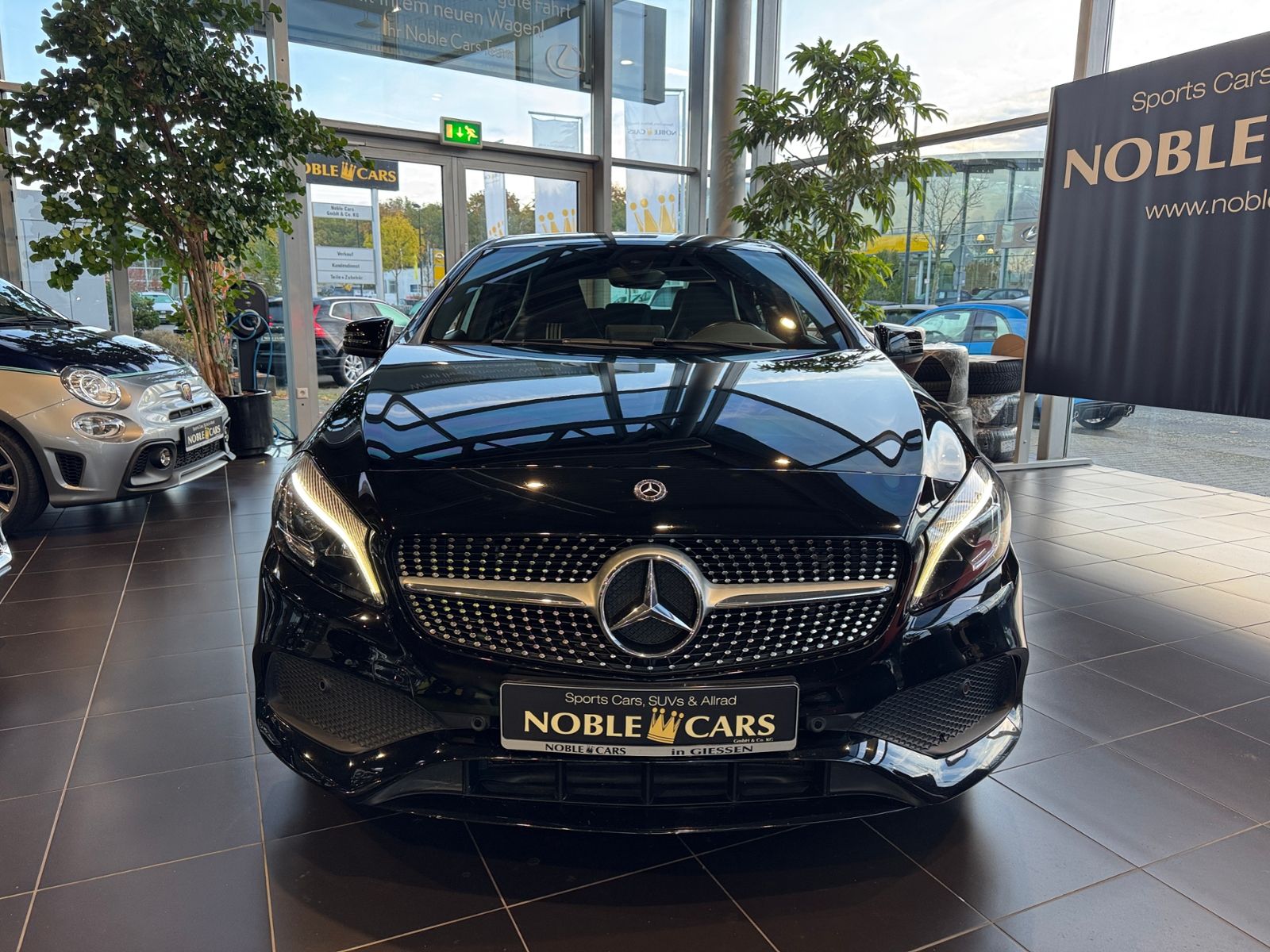 Fahrzeugabbildung Mercedes-Benz A 200 AMG Line PEAK Edition LED NAV SHZ 18"