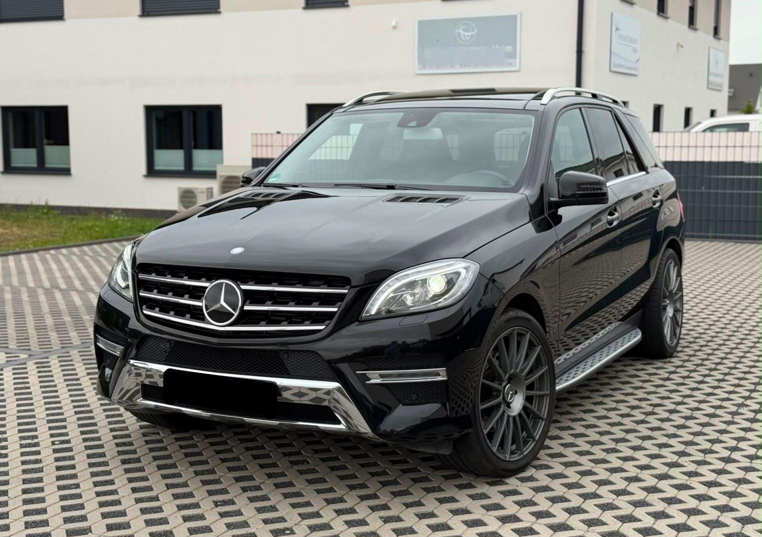 Mercedes-Benz ML 350 BlueTEC 4MATIC AMG-Sportpaket-Pano-AHK